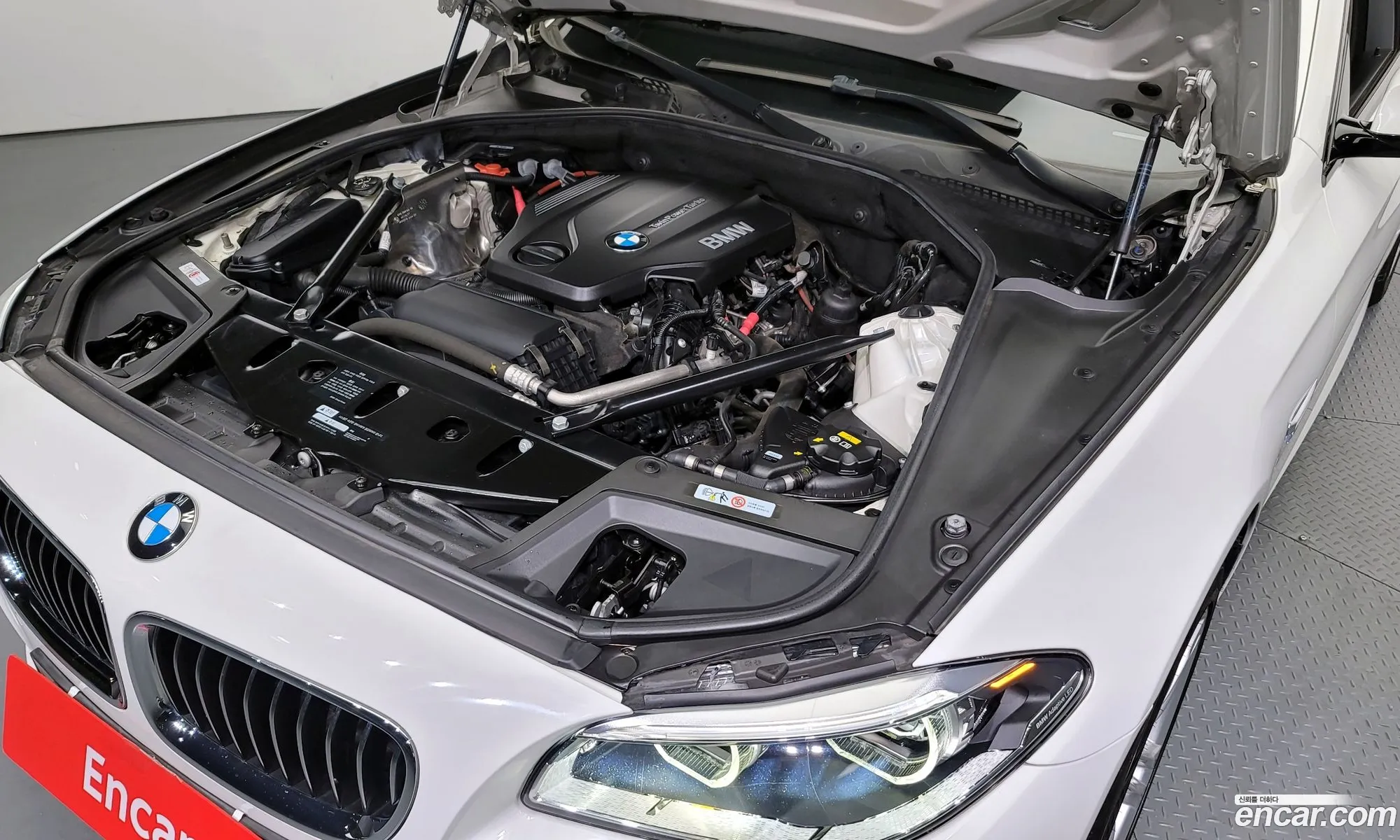 BMW 5 Series F10 520D M Aerodynamics - фотография 18351267