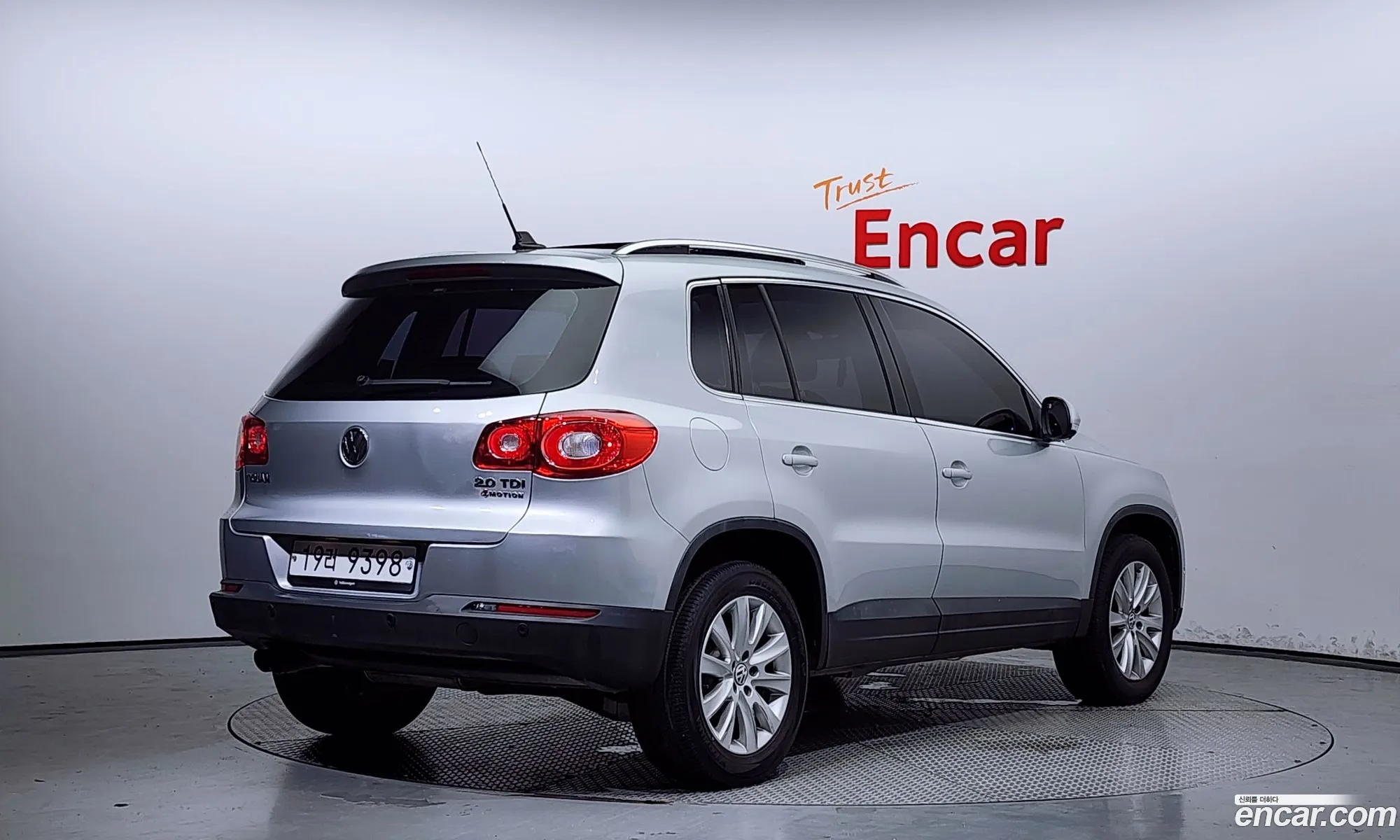 Volkswagen Tiguan 20 Tdi 5N - фотография 8018983