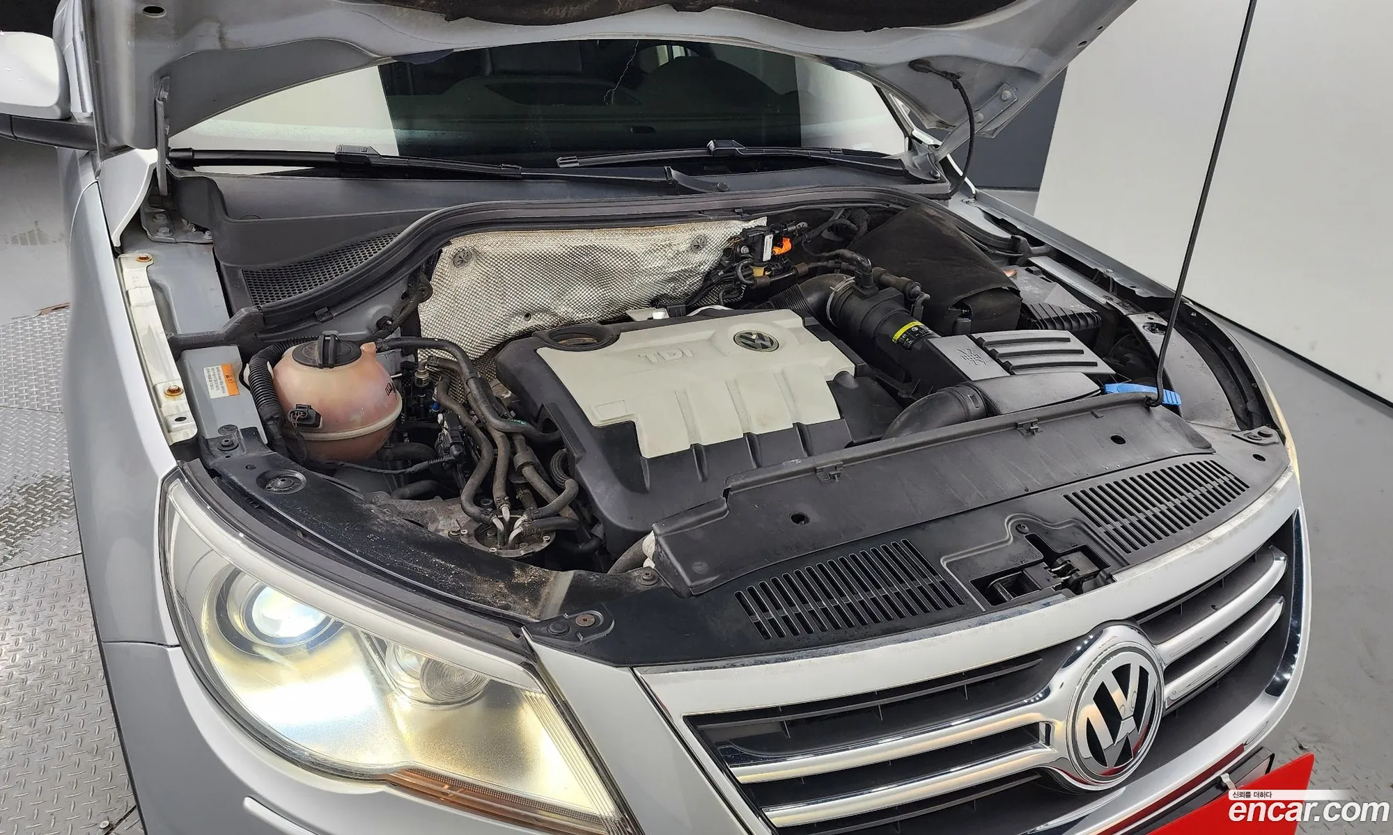 Volkswagen Tiguan 20 Tdi 5N - фотография 8018987