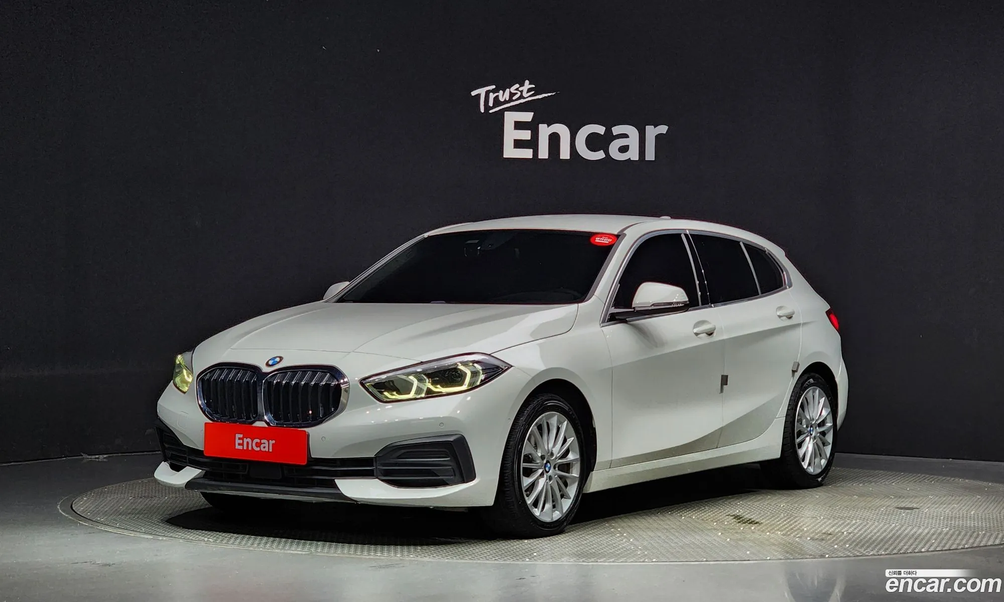 BMW 1 Series F40 118D Joy First Edition - фотография 18441198