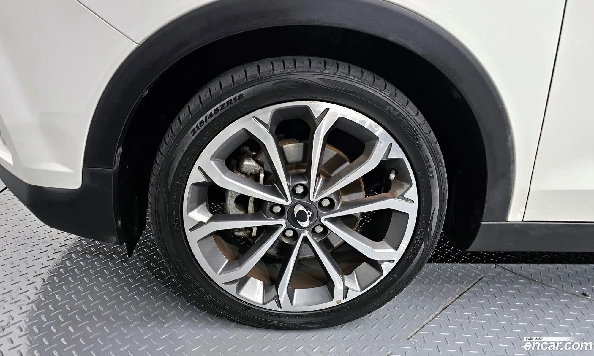 Kg Mobility Ssangyong Tivoli Armor Gear Edition 2Wd - фотография 8336471