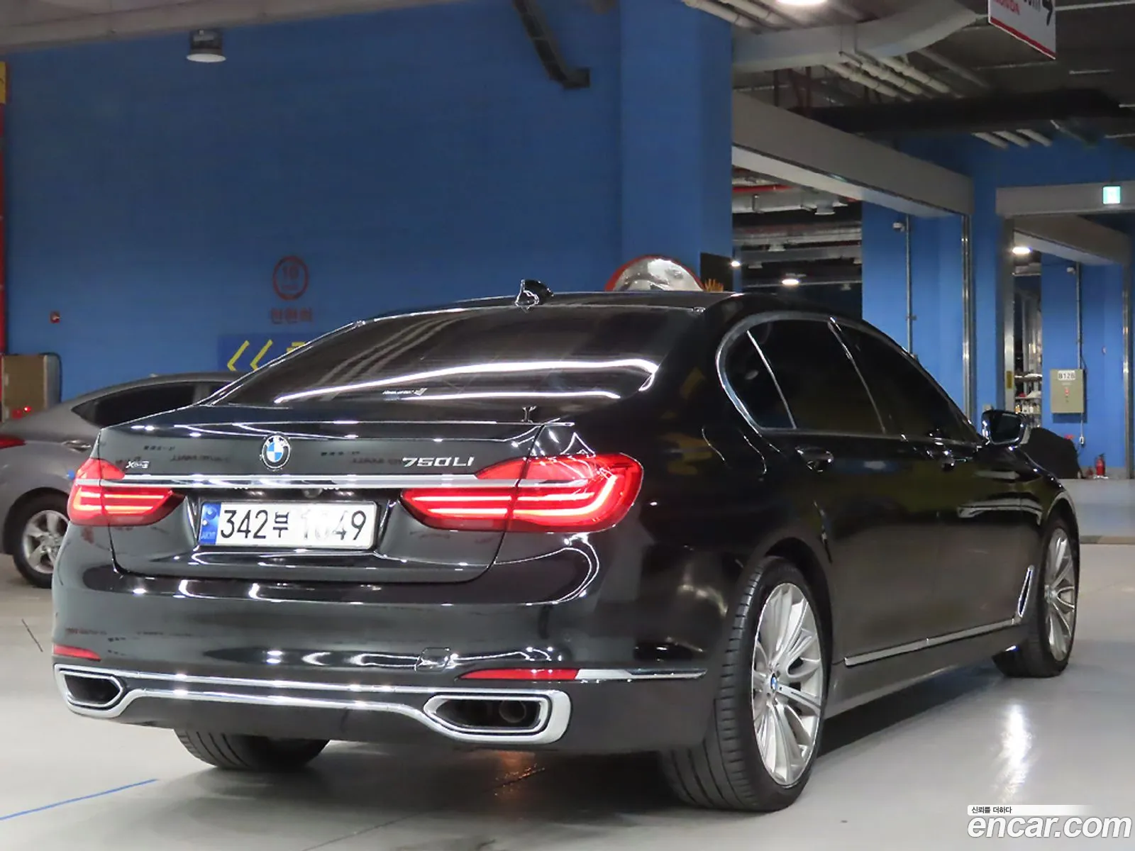 BMW 7 Series G11 750Li xDrive - фотография 7511592