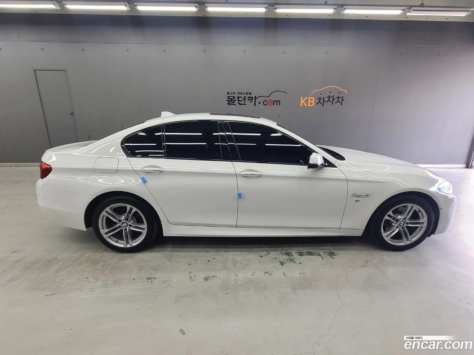 BMW 5 Series F10 520D xDrive M Aerodynamics - фотография 2453021