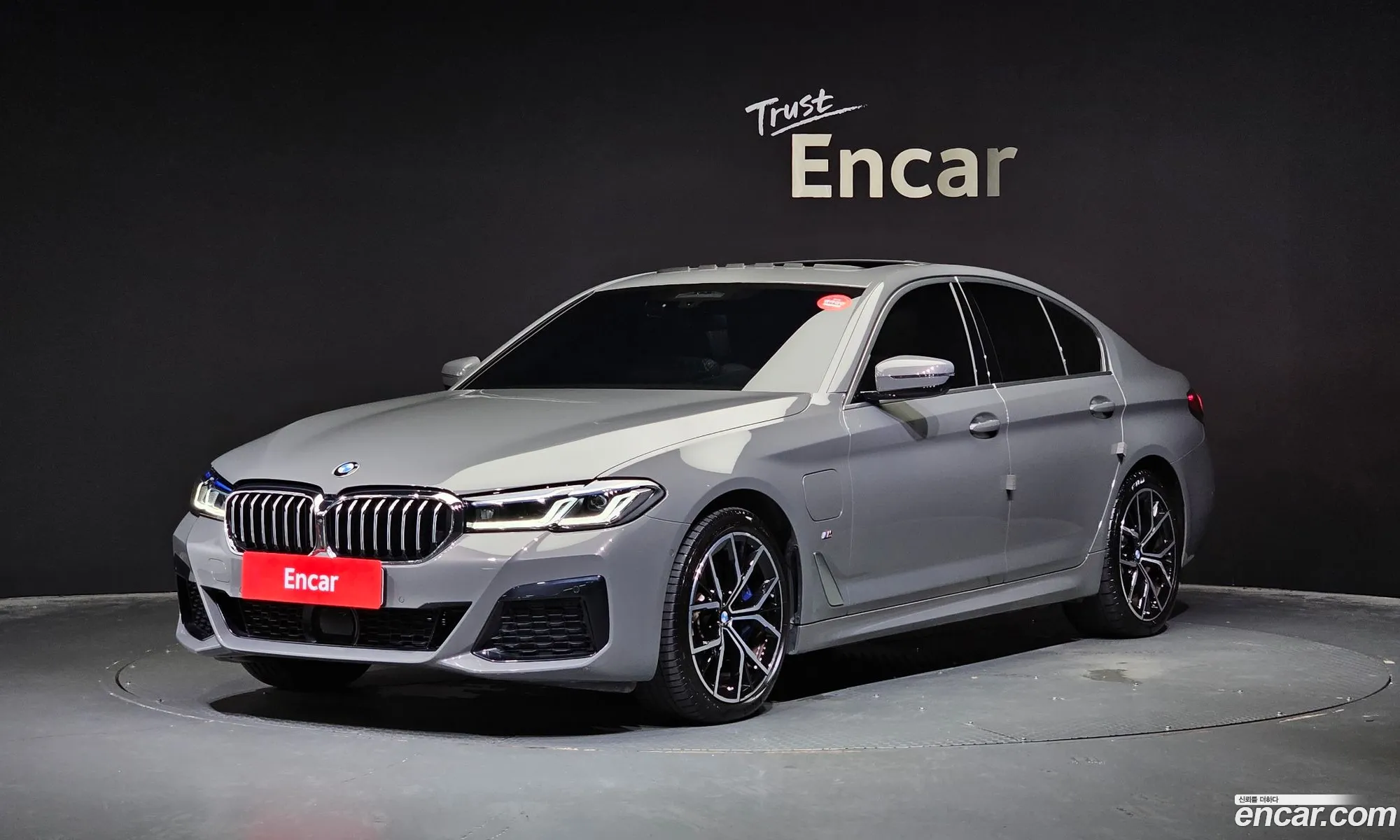 BMW 5 Series G30 530E M Sports - фотография 7435199