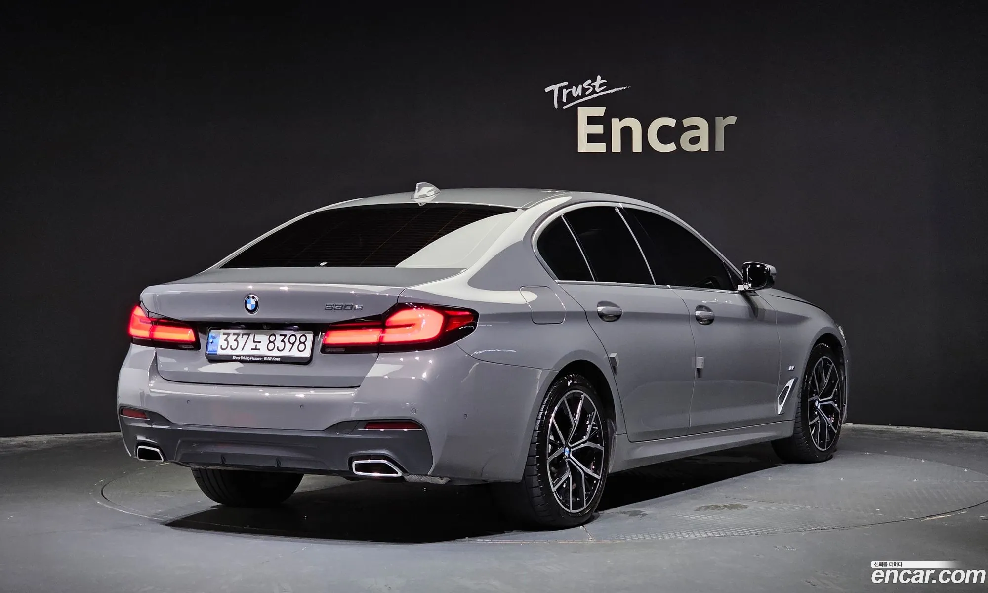 BMW 5 Series G30 530E M Sports - фотография 7435200