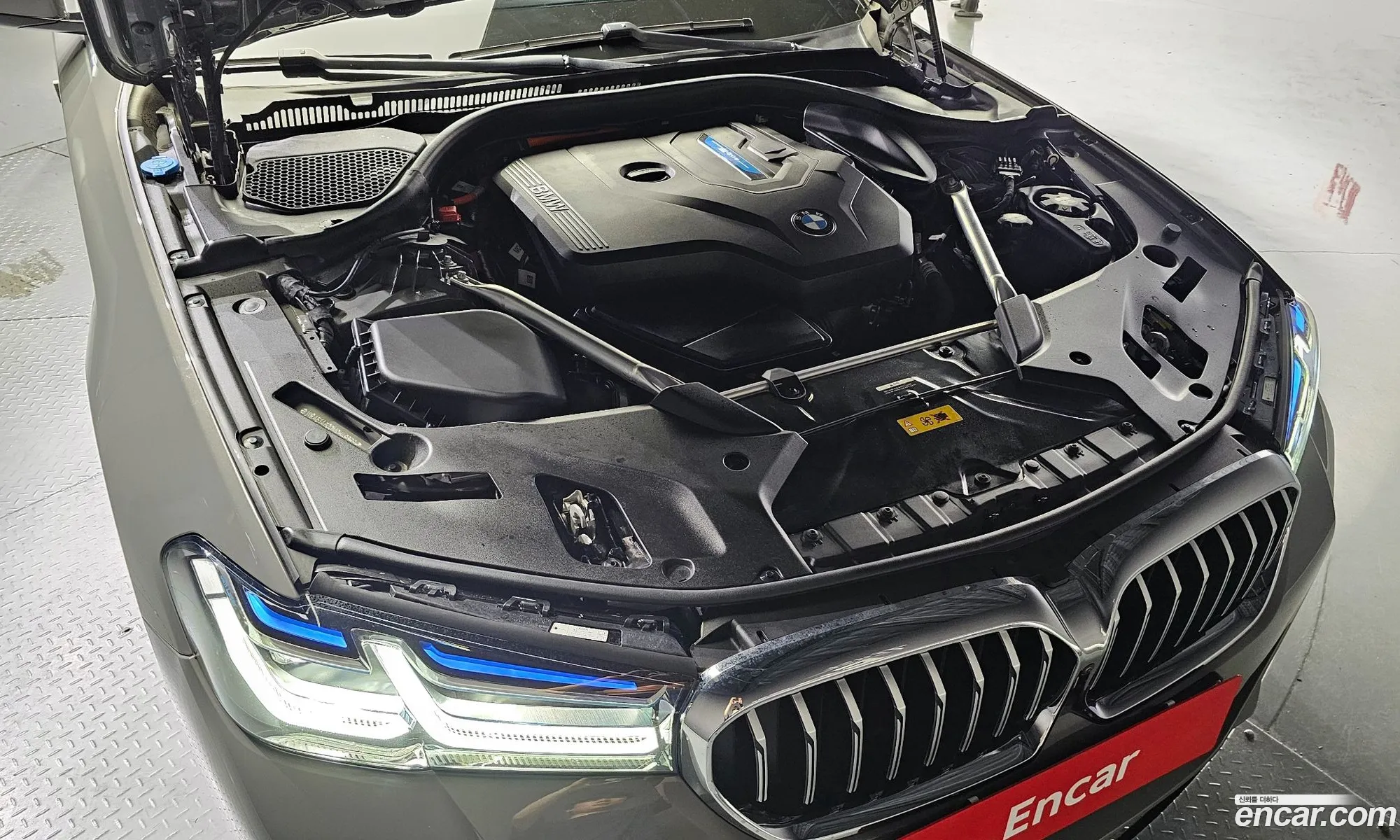 BMW 5 Series G30 530E M Sports - фотография 7435204
