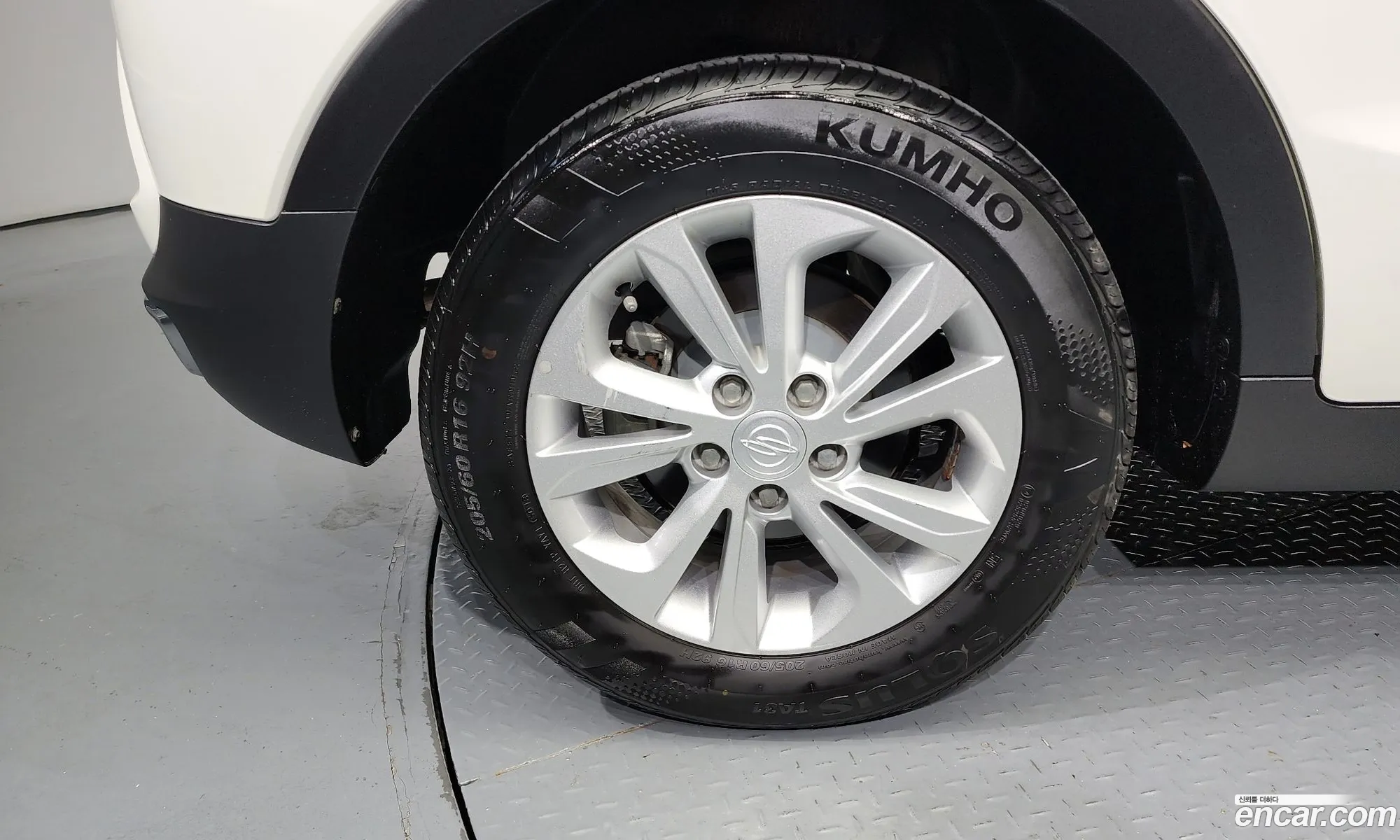 Kg Mobility Ssangyong Tivoli Armor Vx 2Wd - фотография 8336446