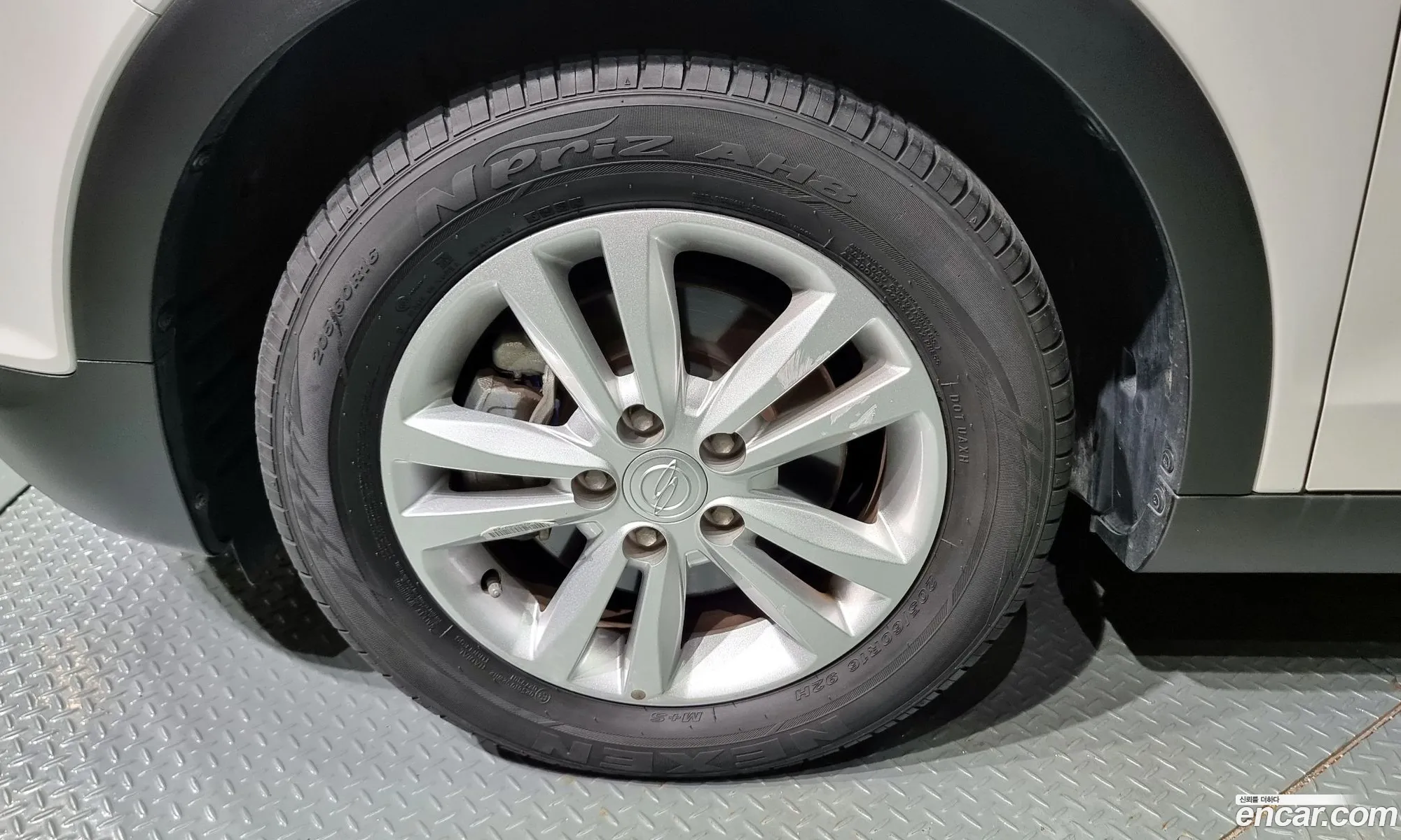 Kg Mobility Ssangyong Tivoli Vx 2Wd - фотография 8017836