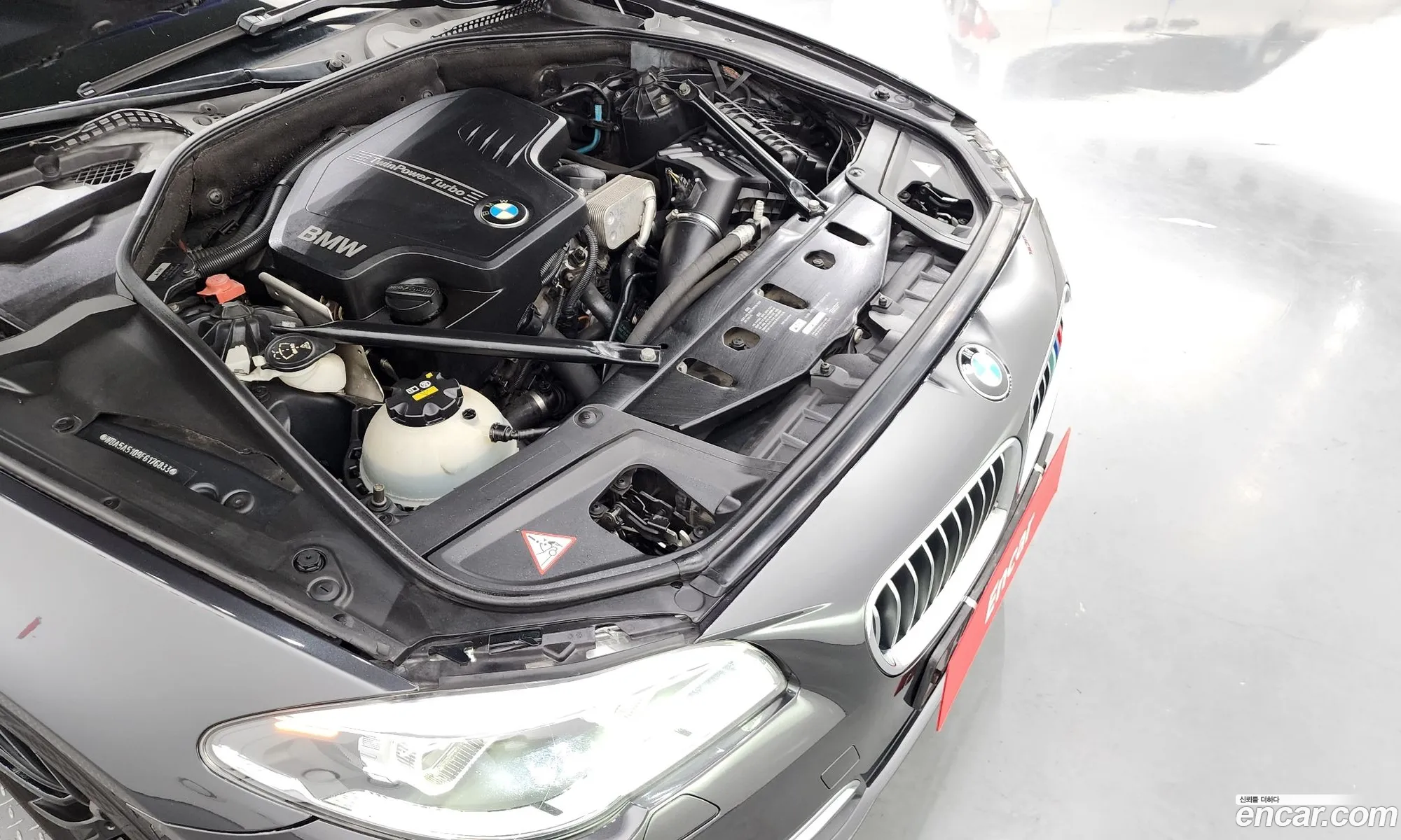 BMW 5 Series F10 528I Luxury Plus - фотография 18351996