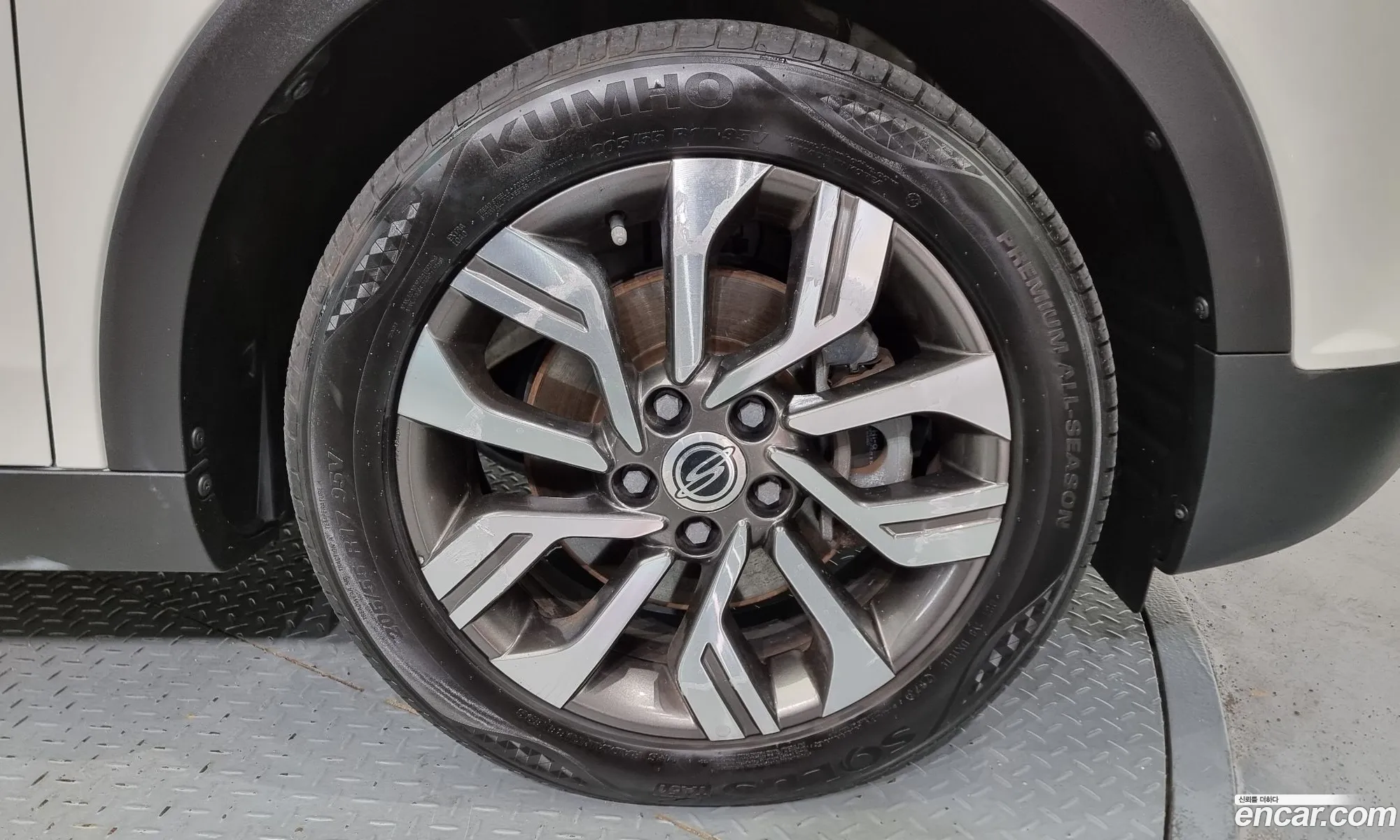 Kg Mobility Ssangyong Tivoli Air Diesel Ix 2Wd - фотография 8135395