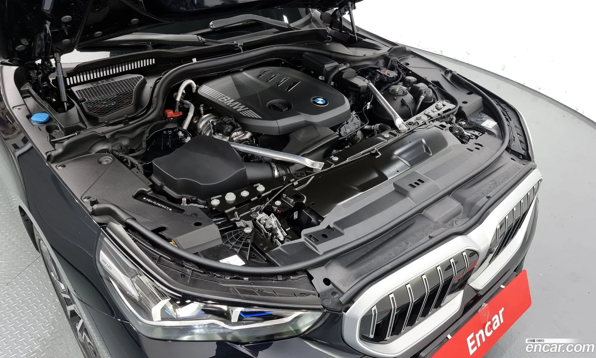 BMW 5 Series G60 523D ​​M Sports - фотография 7688617