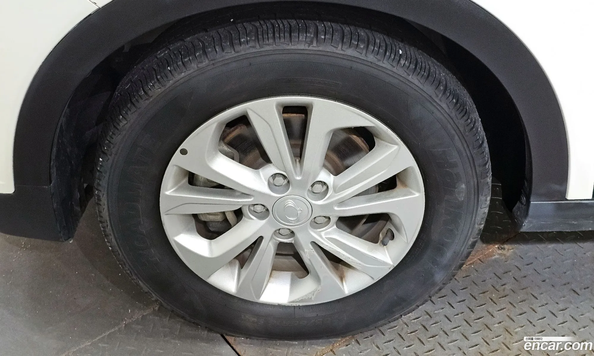 Kg Mobility Ssangyong Very New Tivoli Gasoline 15 2Wd V1 - фотография 8186186