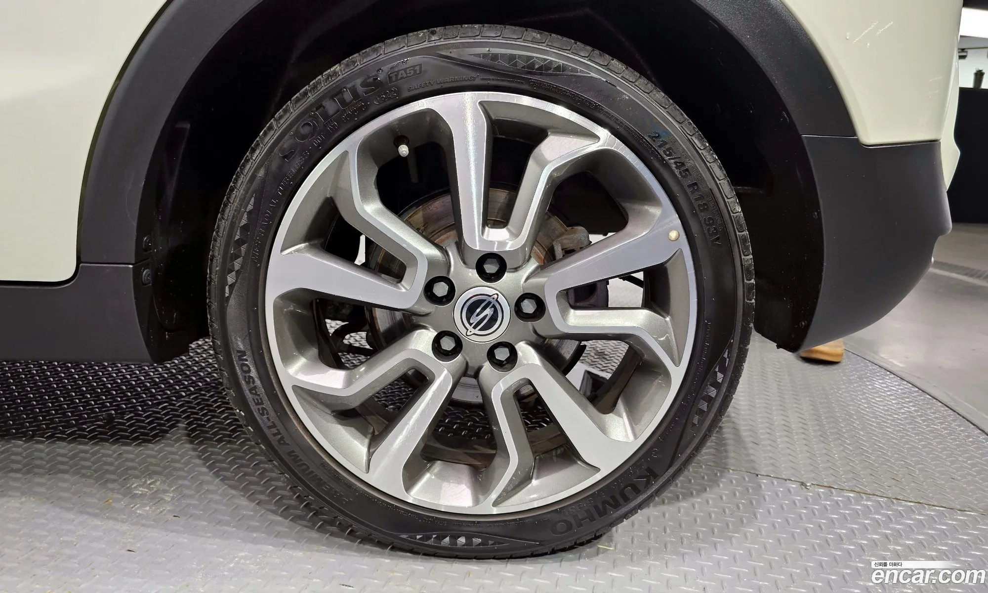 Kg Mobility Ssangyong Tivoli Lx 2Wd Luxury Model - фотография 6977401