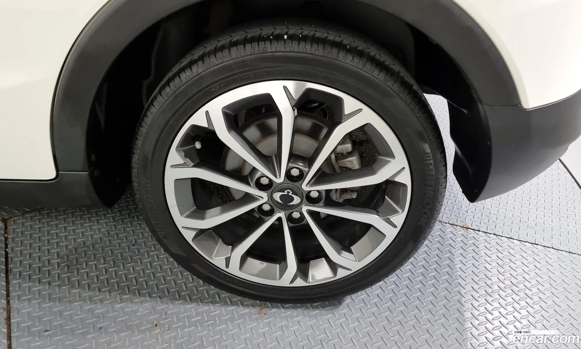 Kg Mobility Ssangyong Tivoli Armor Gear Edition 2Wd - фотография 8198549