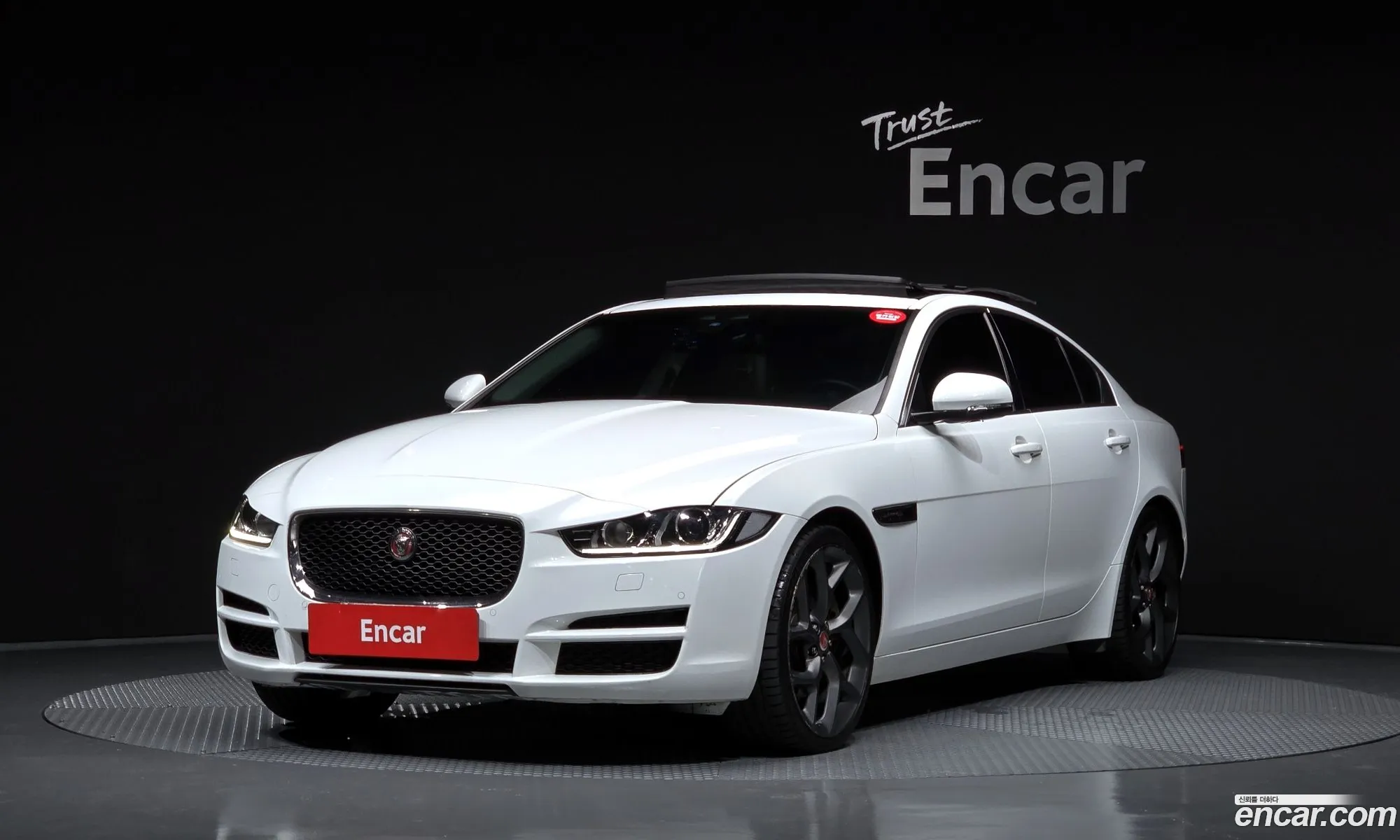 Jaguar Xe 20D Prestige Awd - фотография 3929918