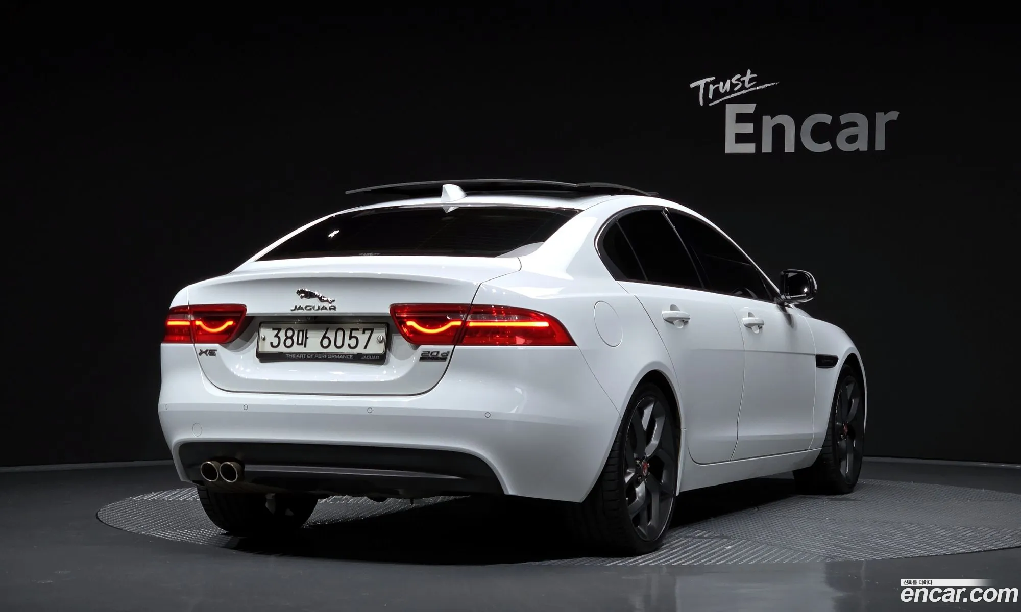 Jaguar Xe 20D Prestige Awd - фотография 3929919