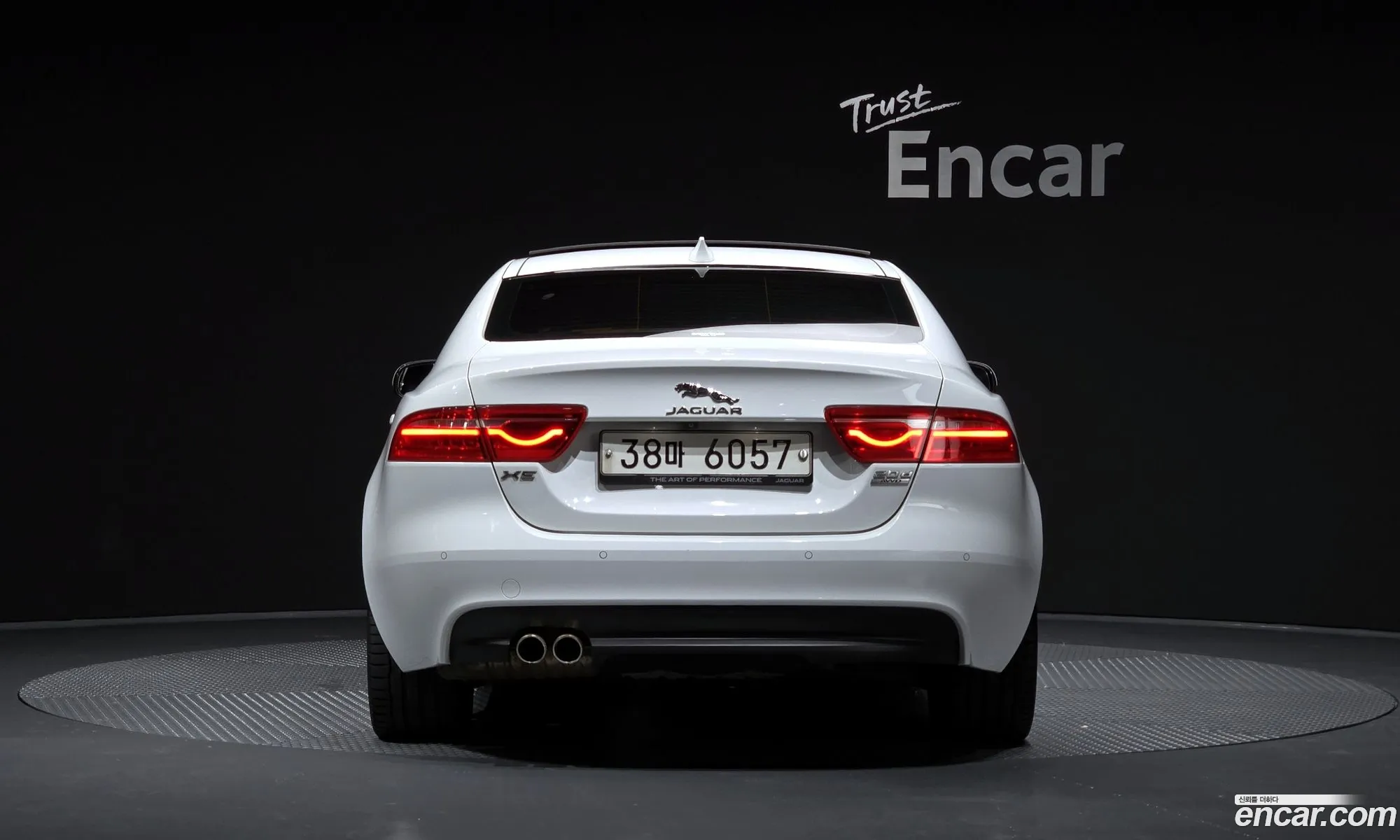 Jaguar Xe 20D Prestige Awd - фотография 3929921