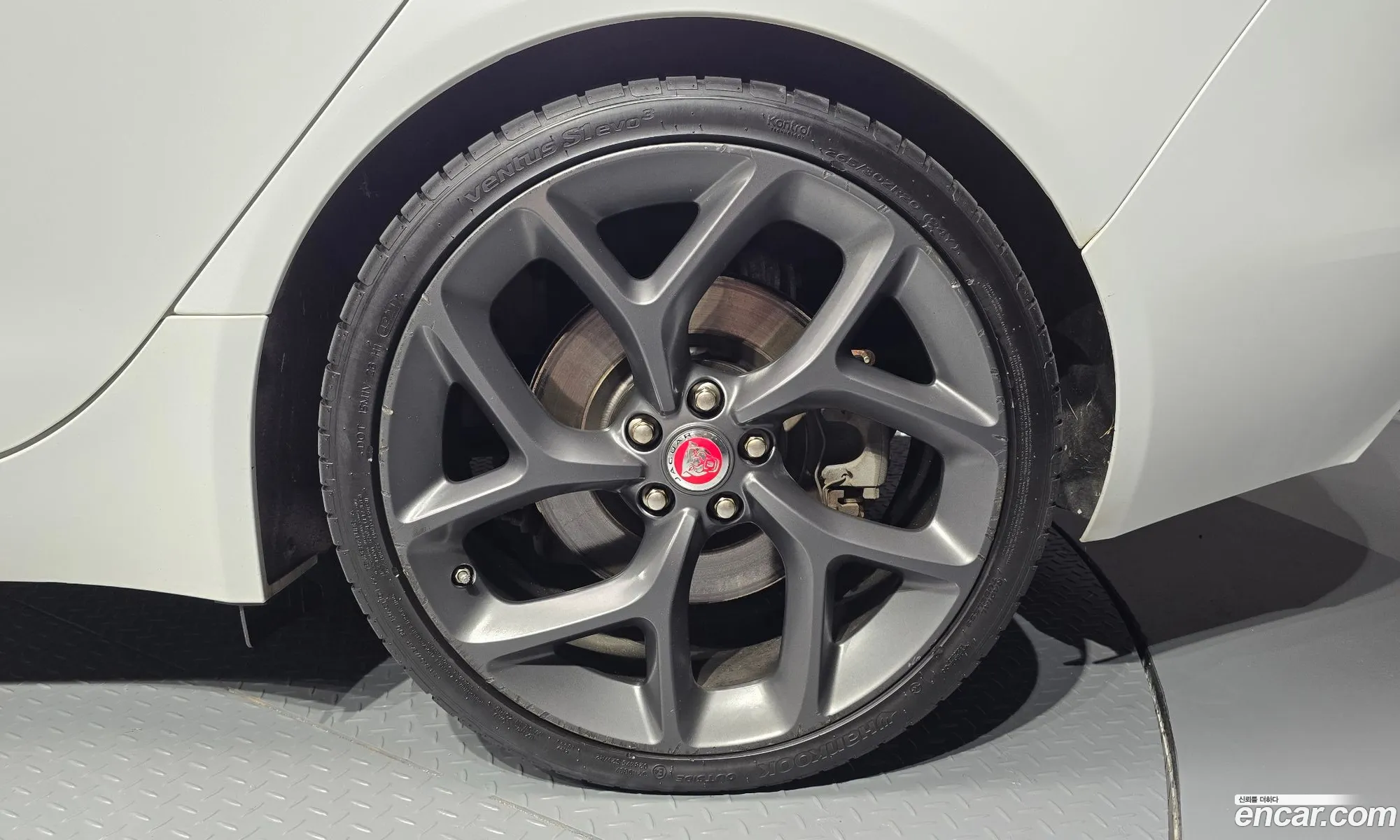 Jaguar Xe 20D Prestige Awd - фотография 3929922