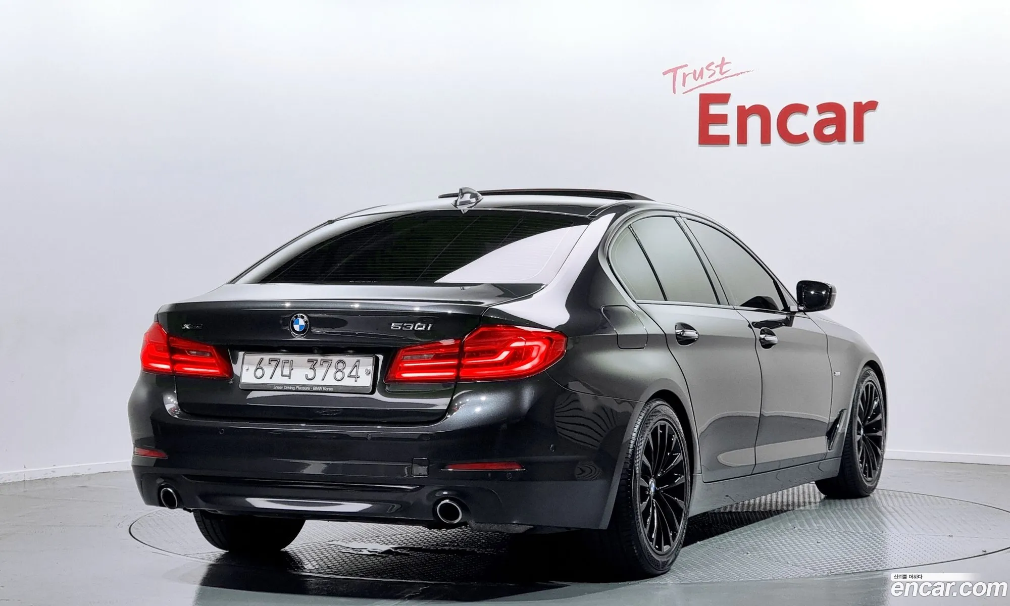 BMW 5 Series G30 530I xDrive Luxury Plus - фотография 18389259