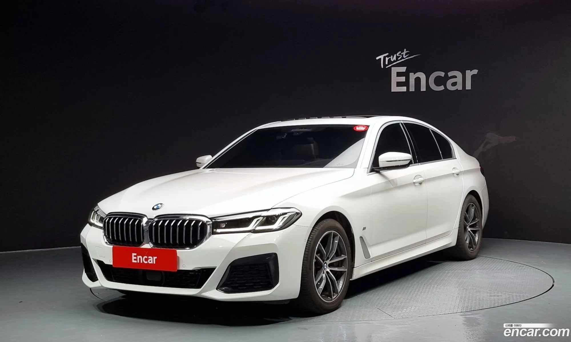 BMW 5 Series G30 523D ​​M Sports - фотография 18590628