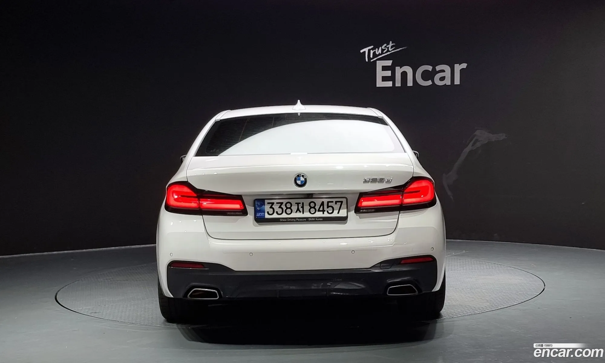 BMW 5 Series G30 523D ​​M Sports - фотография 18590631