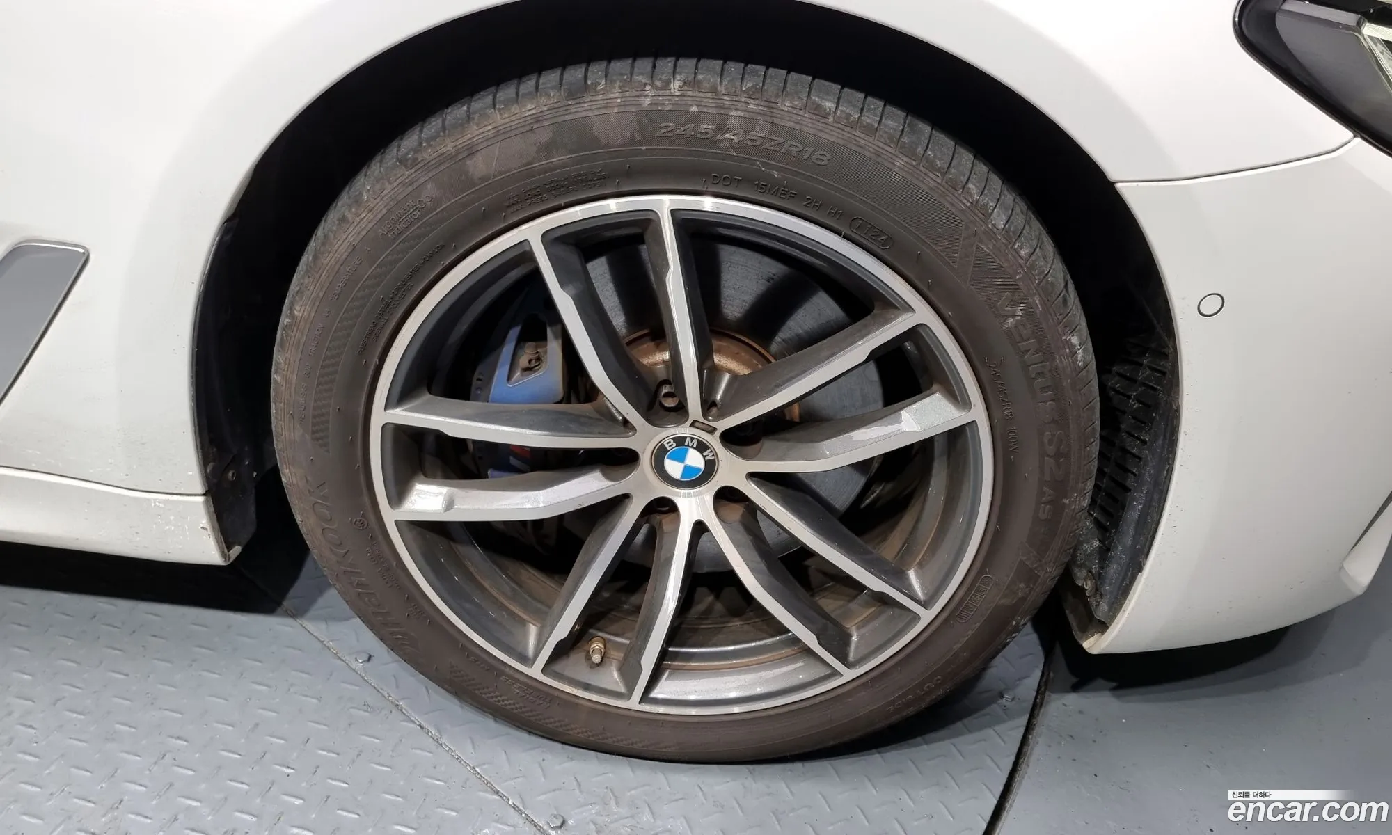 BMW 5 Series G30 523D ​​M Sports - фотография 18590632