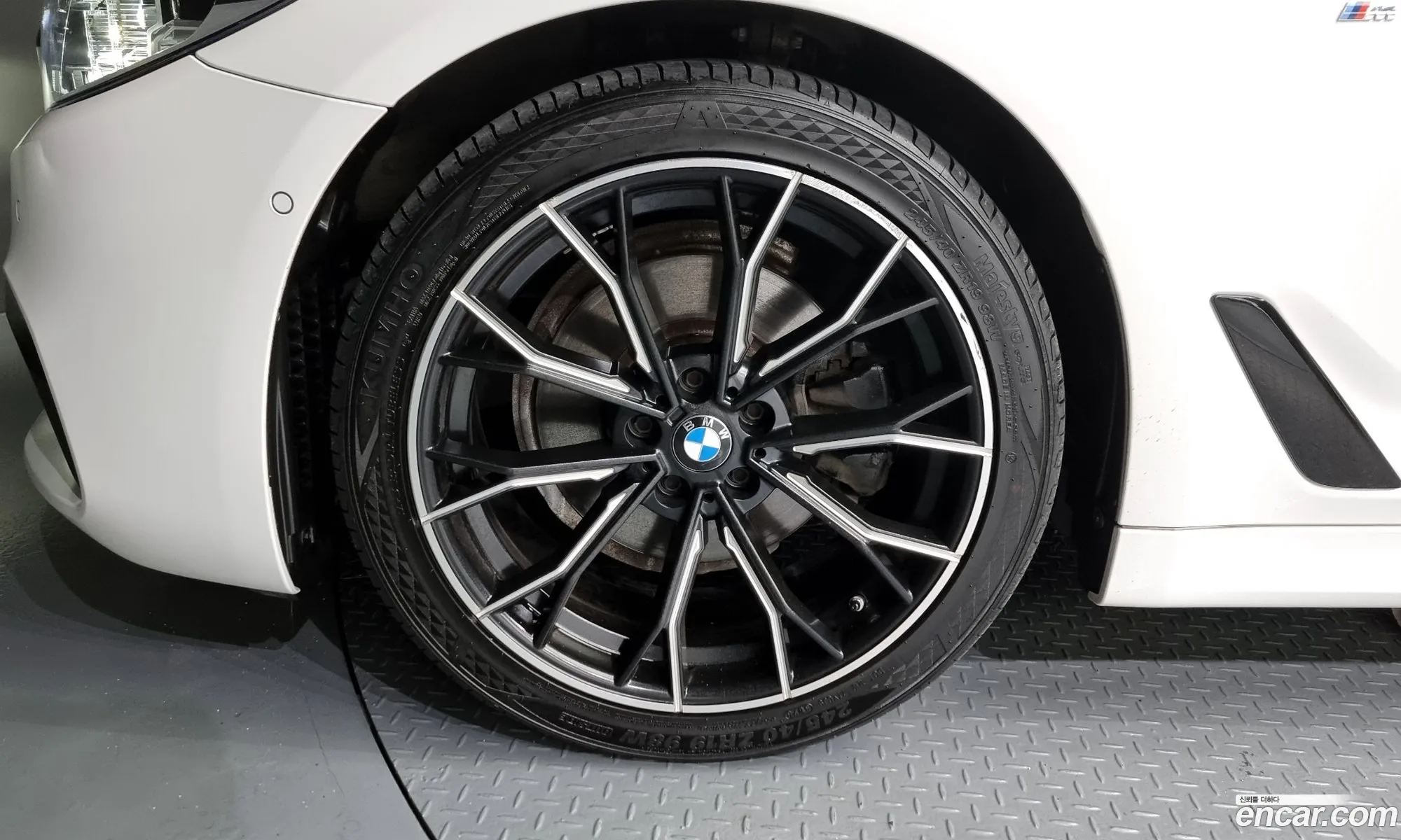 BMW 5 Series G30 520D M Sports Plus - фотография 12405620