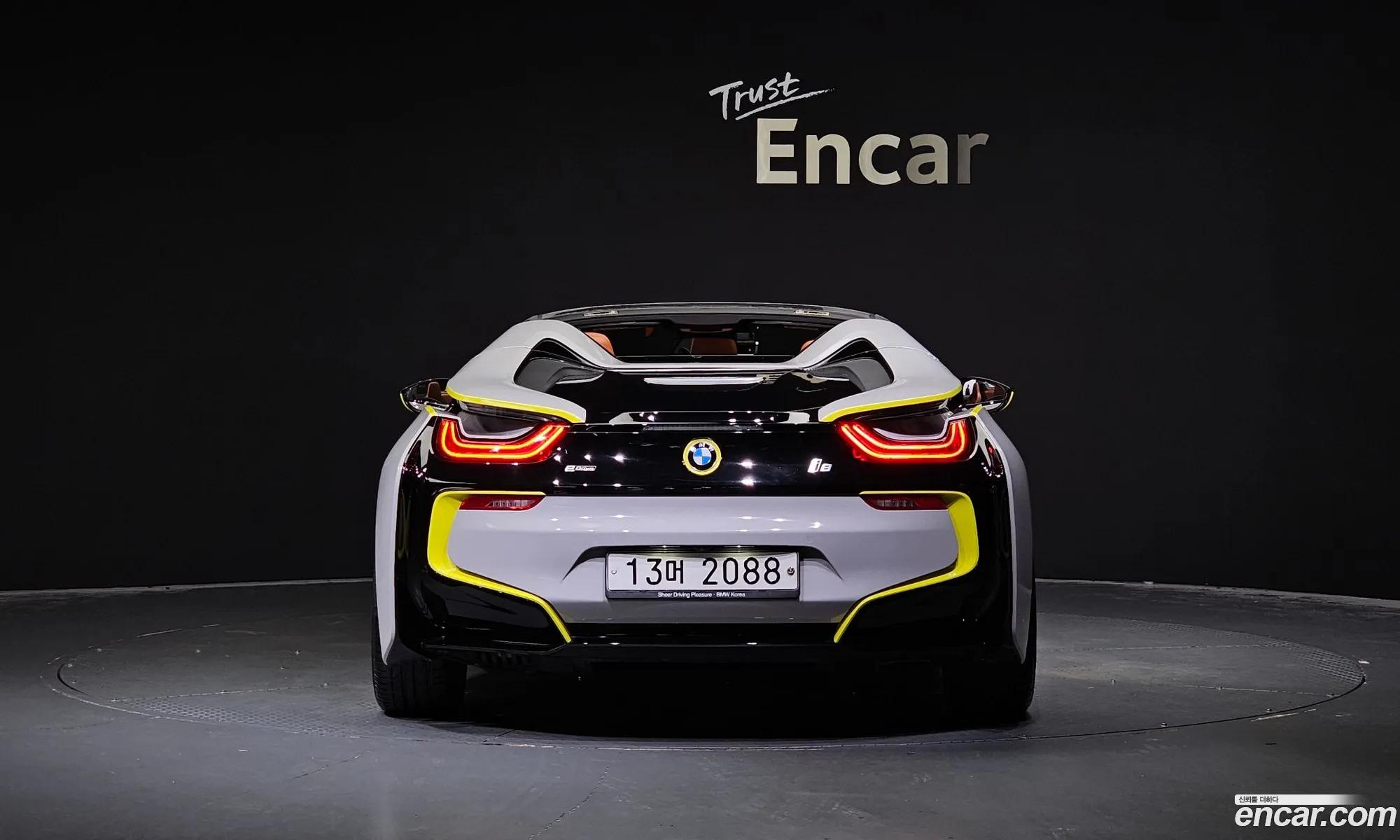 BMW I8 Roadster - фотография 12405667