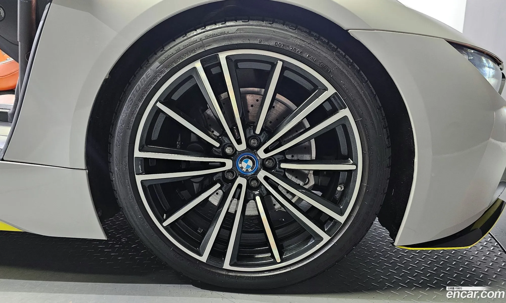BMW I8 Roadster - фотография 12405668
