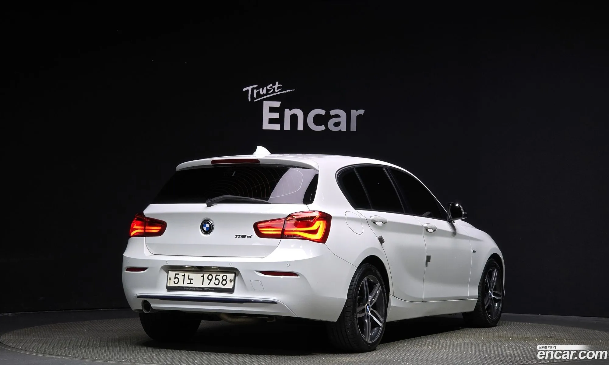 BMW 1 Series F20 118D Sports 5-Door - фотография 18338362