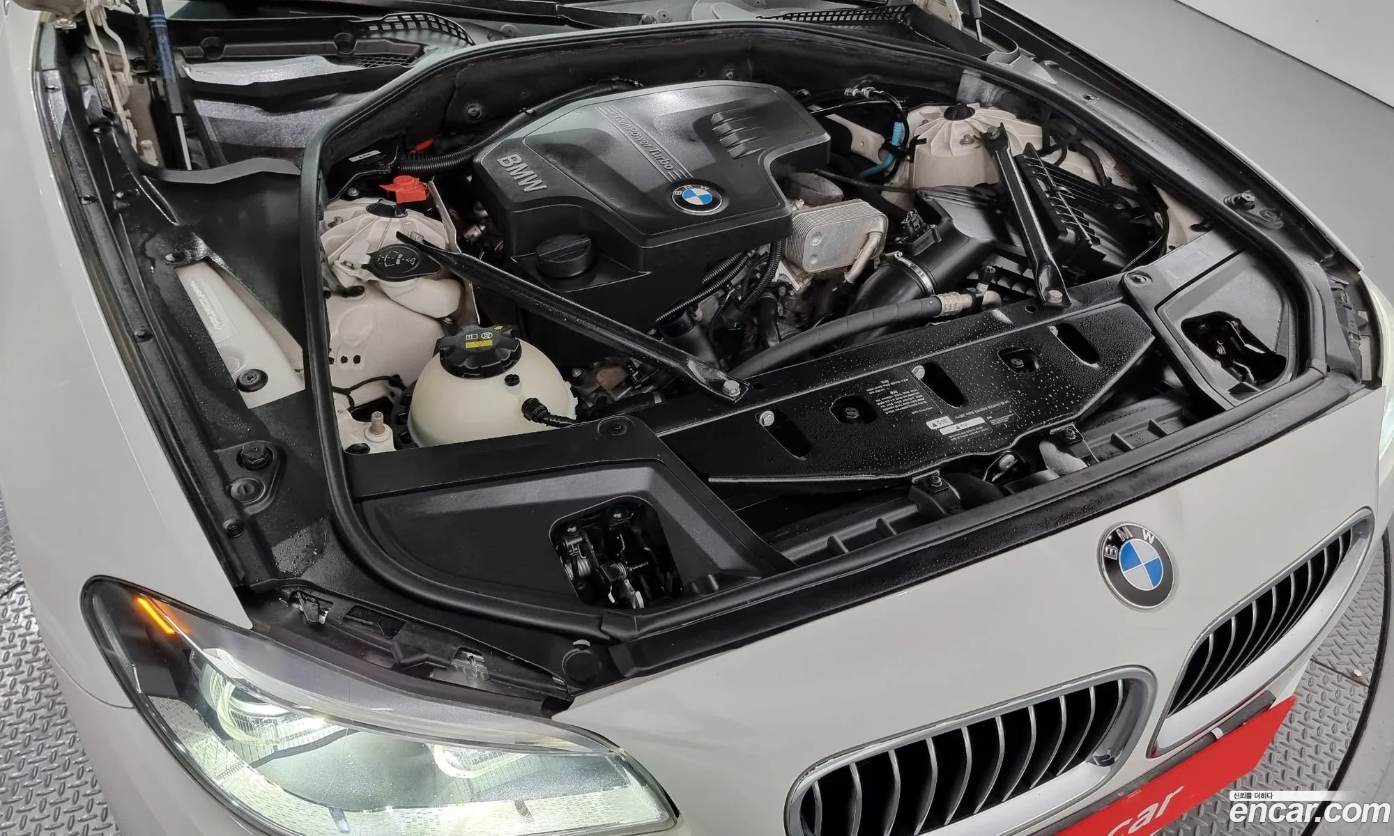 BMW 5 Series F10 528I Luxury Plus - фотография 7364408