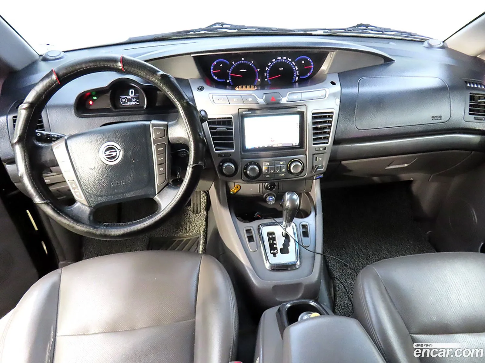 Kg Mobility Ssangyong Korando Turismo 2Wd Lt 11-Seater - фотография 8169912