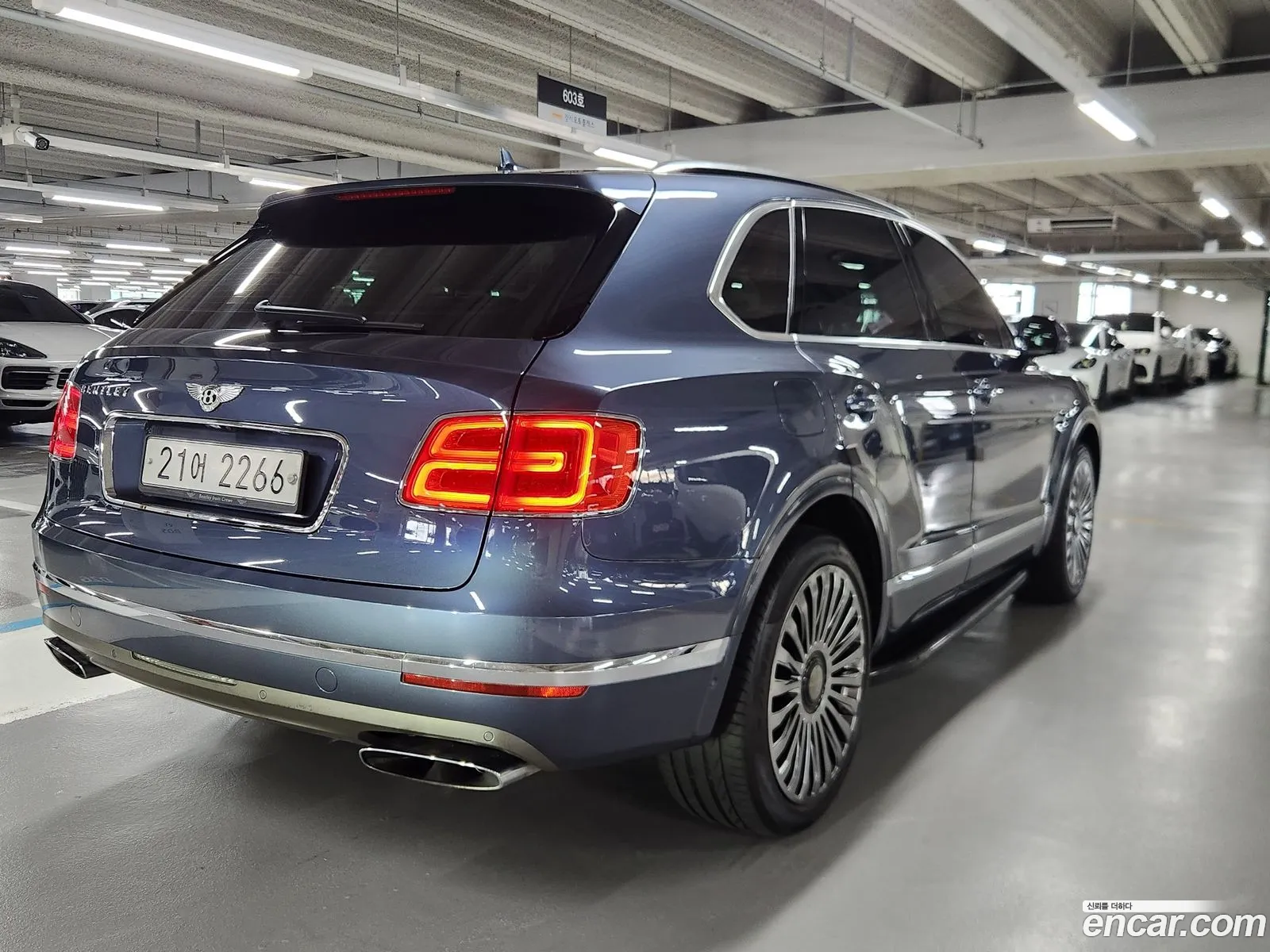Bentley Bentayga 60 W12 - фотография 4438184