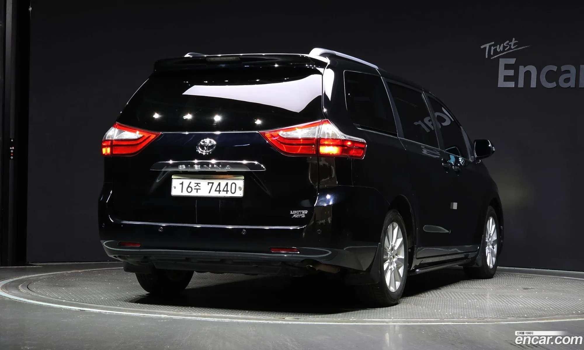 Toyota Sienna 35 Awd - фотография 15415657