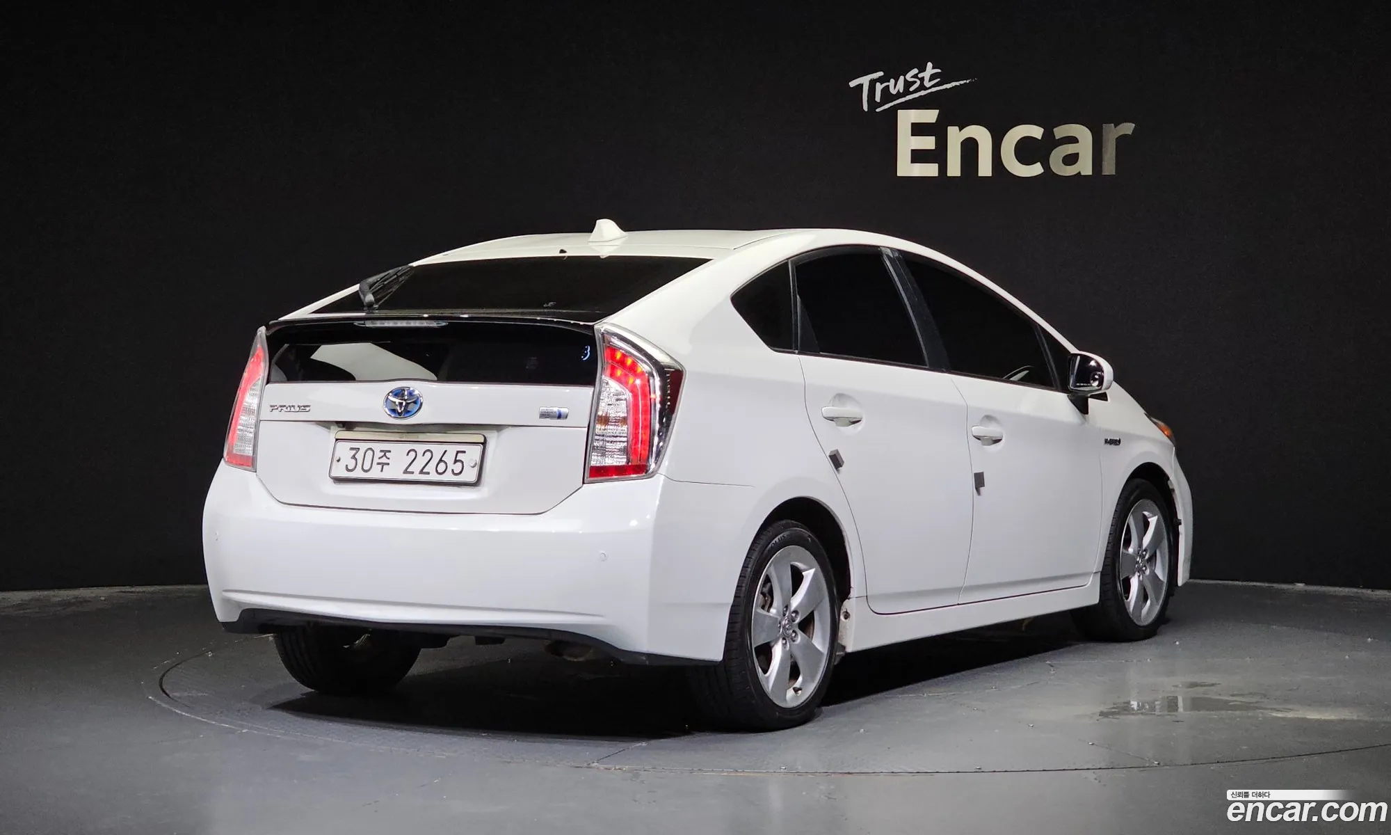 Toyota Prius 18 E - фотография 15415644