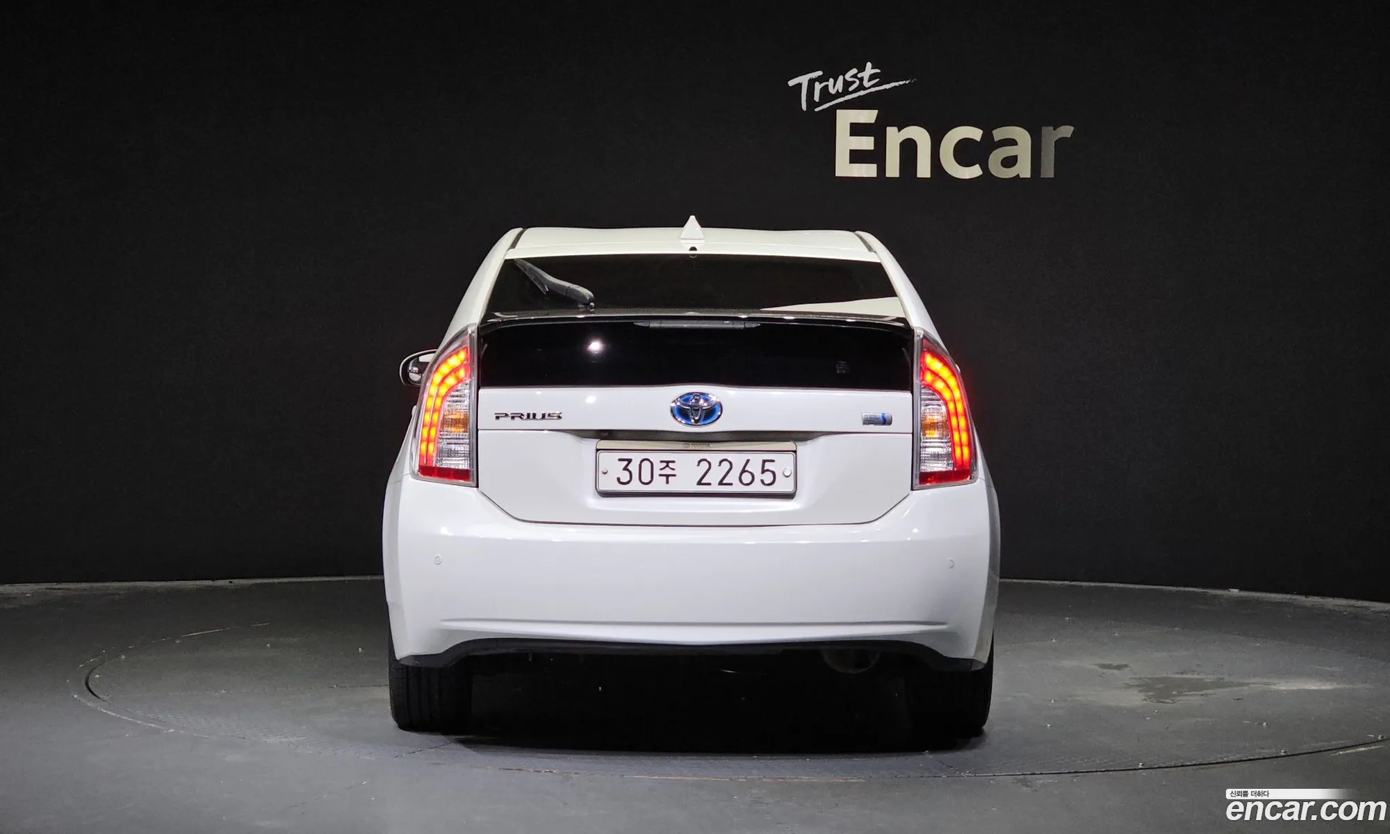 Toyota Prius 18 E - фотография 15415646