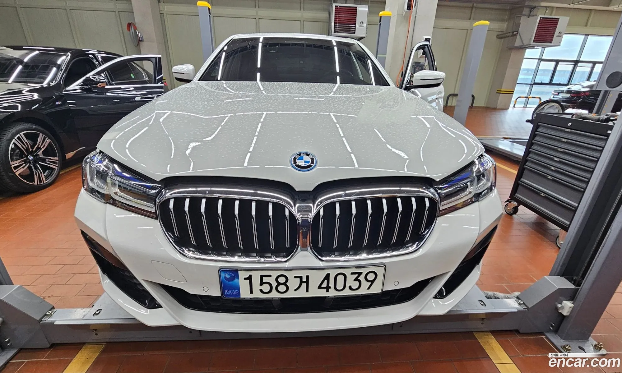 BMW 5 Series G30 530E M Sports - фотография 12443159