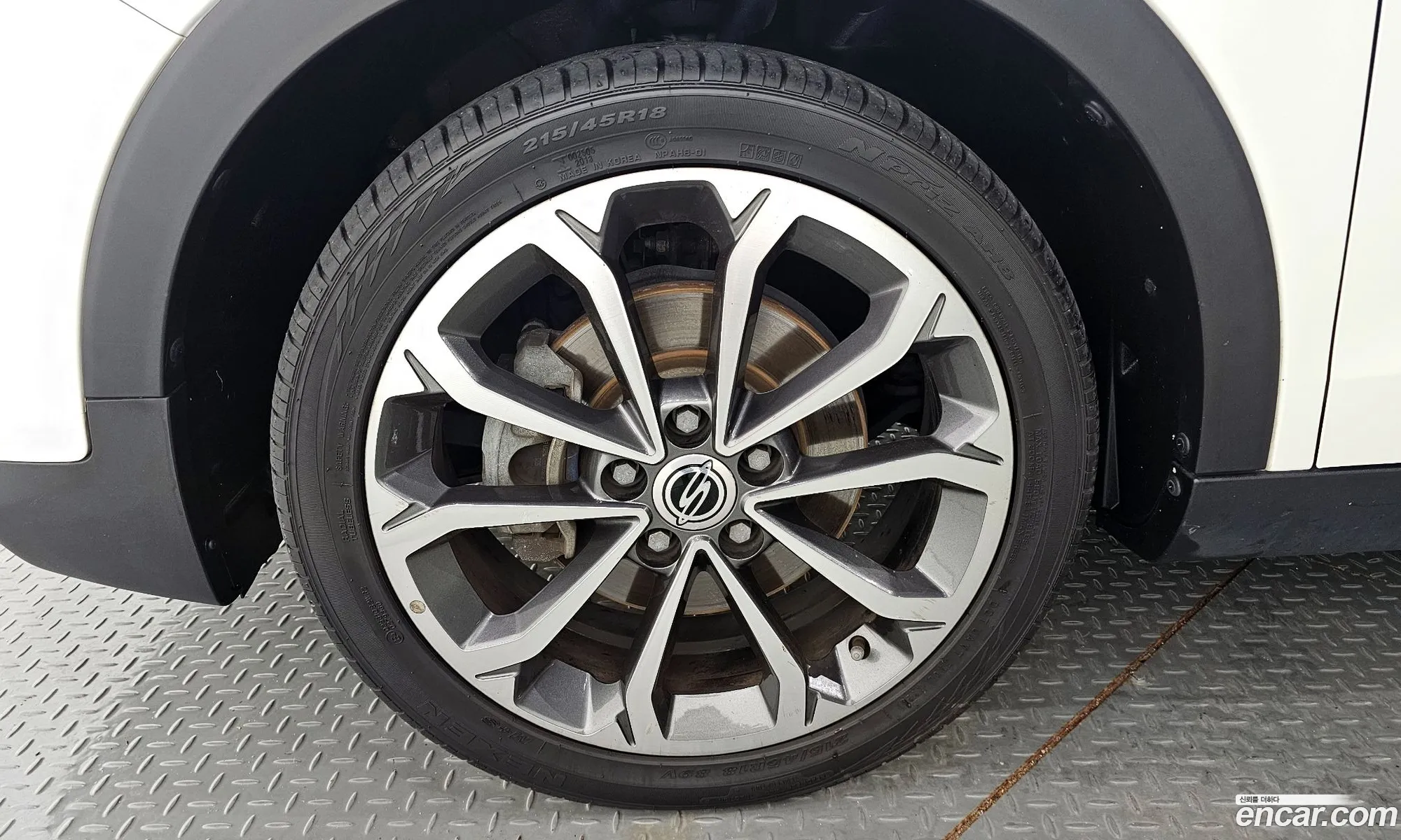 Kg Mobility Ssangyong Tivoli Armor Lx 2Wd - фотография 7155951