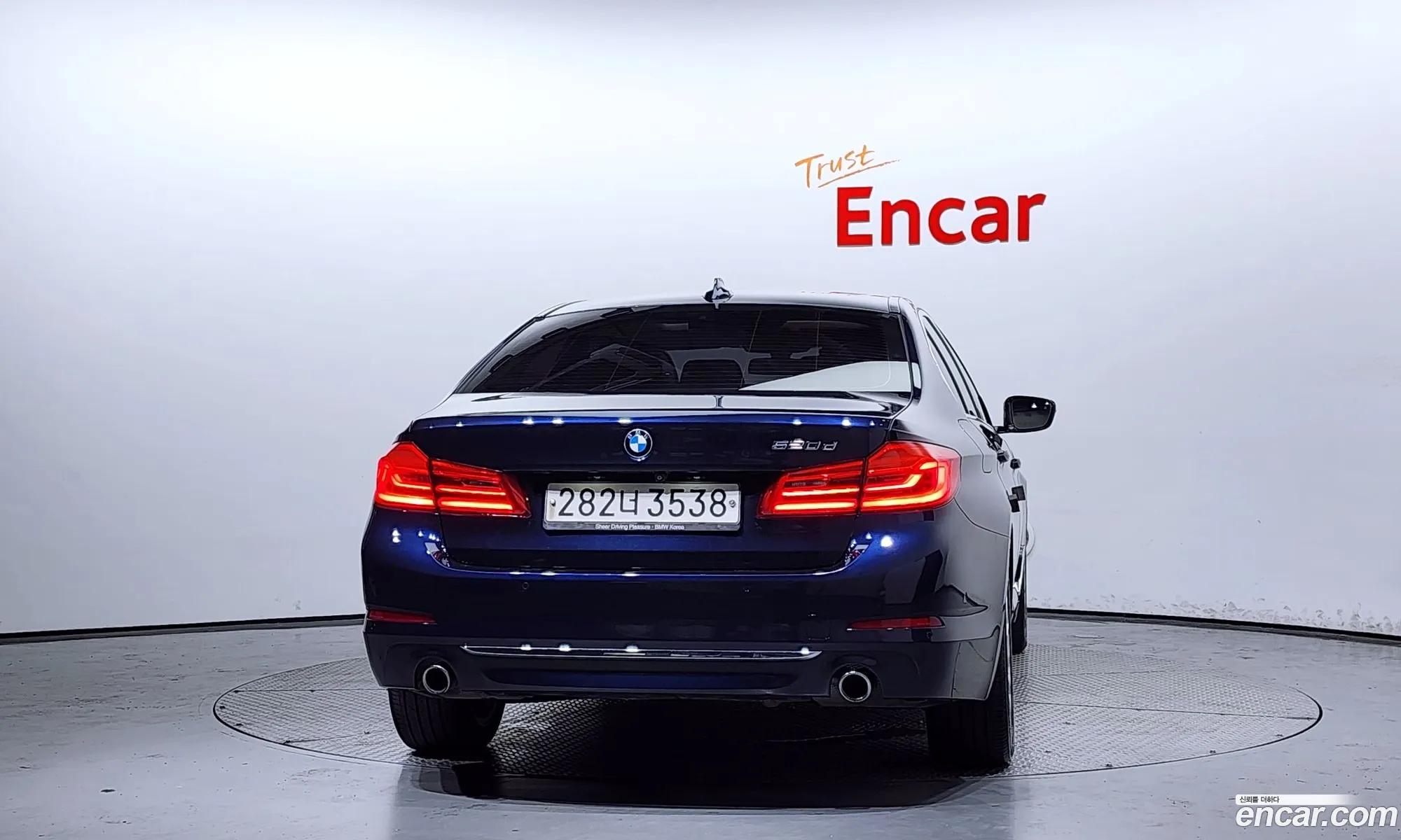 BMW 5 Series G30 520D Luxury Plus - фотография 12443126