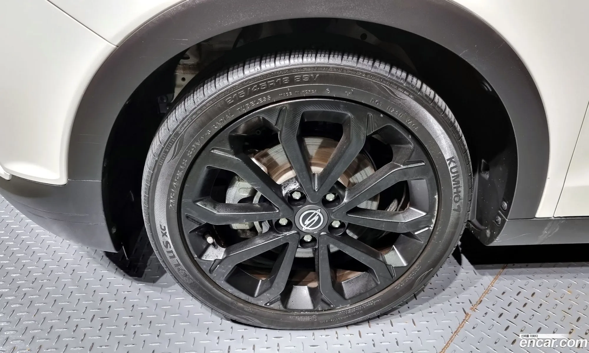 Kg Mobility Ssangyong Tivoli Lx 2Wd - фотография 8169876
