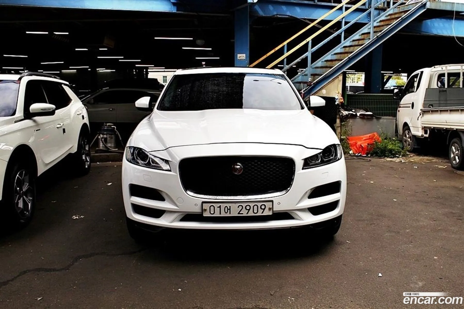Jaguar F-Pace 20D Prestige - фотография 3930965