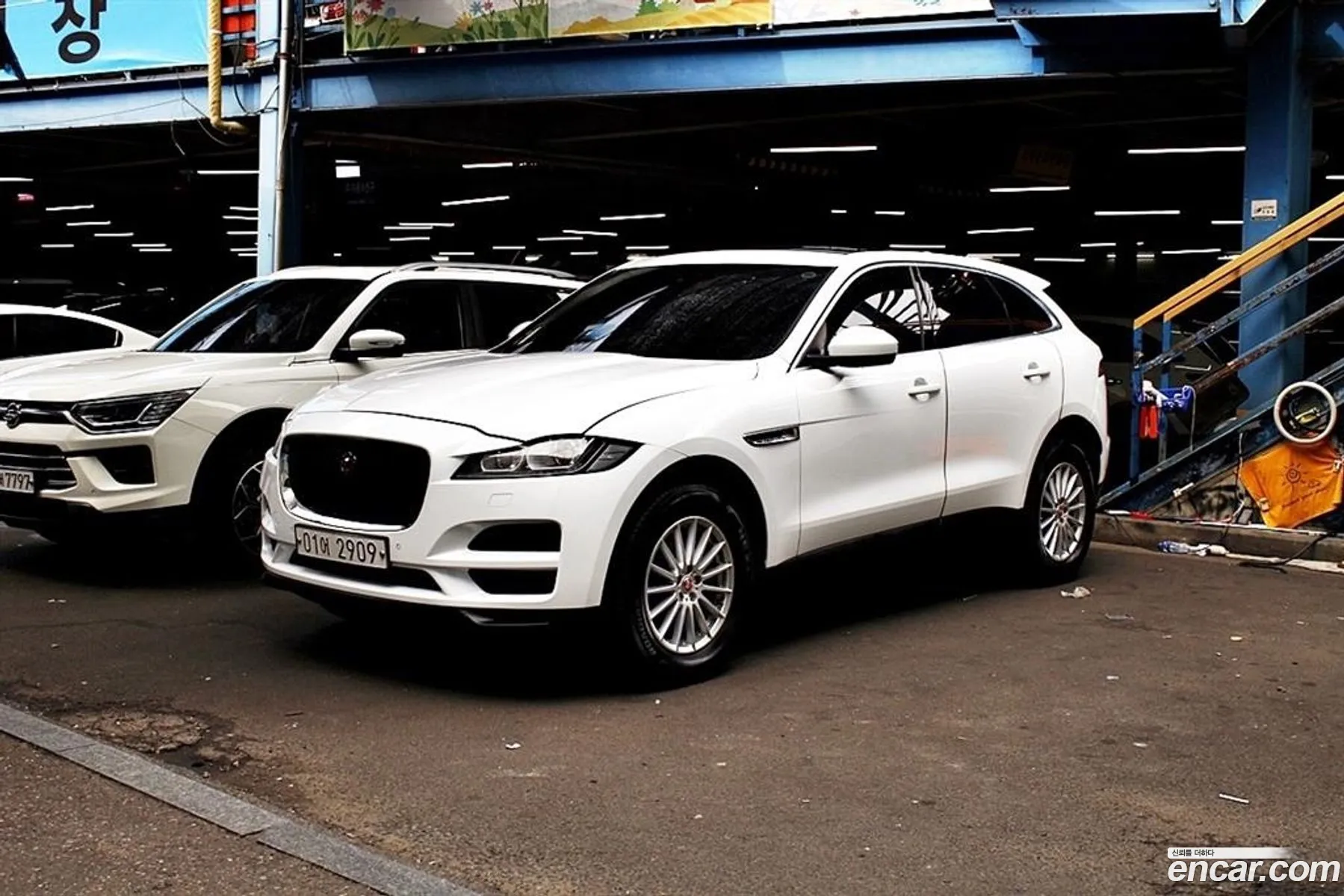 Jaguar F-Pace 20D Prestige - фотография 3930966