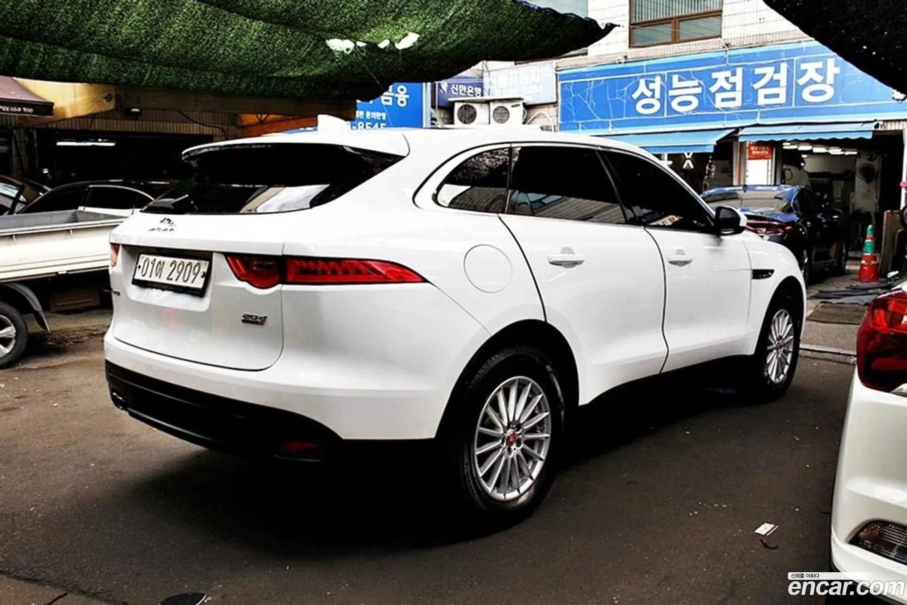 Jaguar F-Pace 20D Prestige - фотография 3930968
