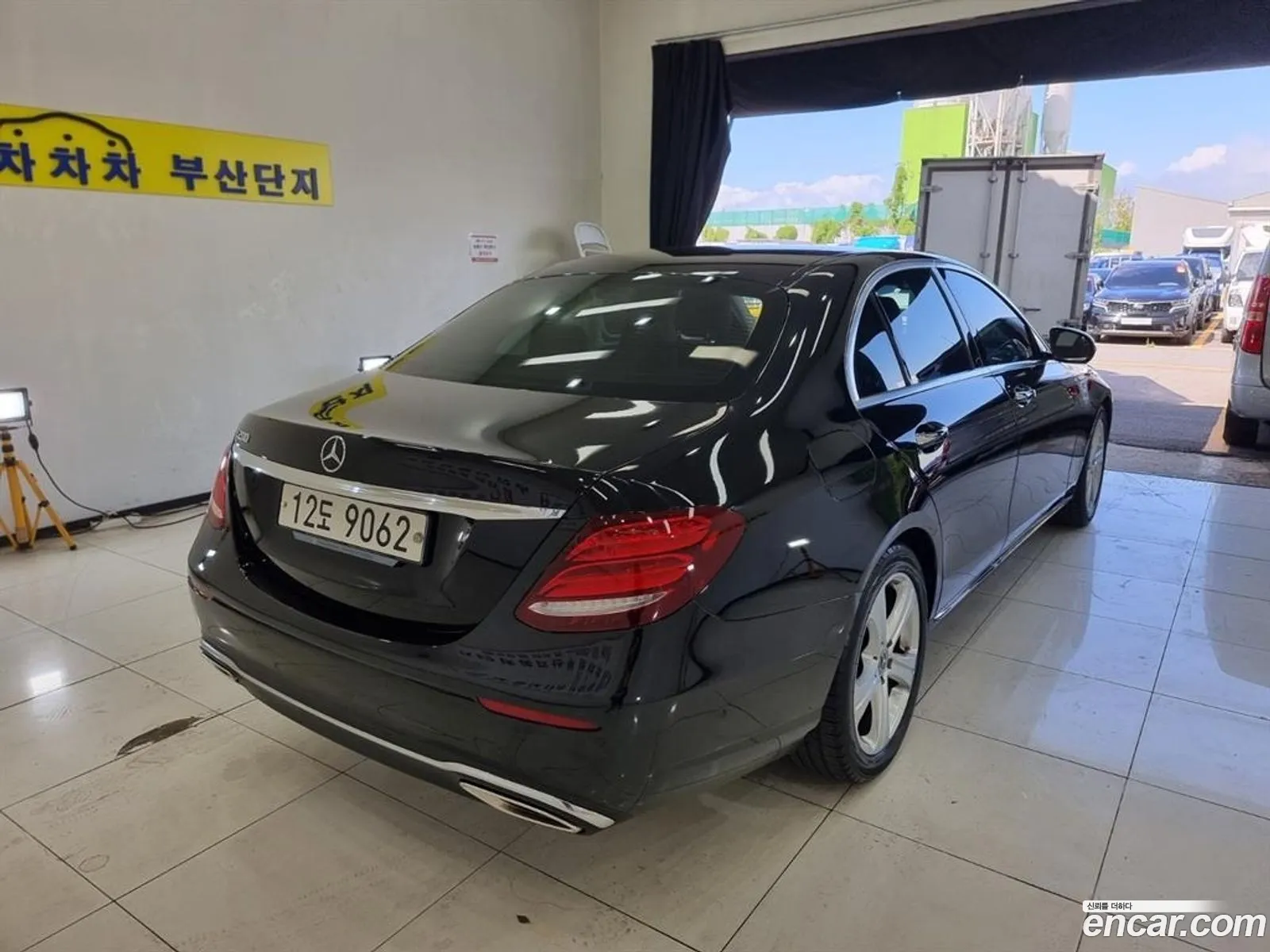 Mercedes E-Class W213 E200 Avantgarde - фотография 19210403
