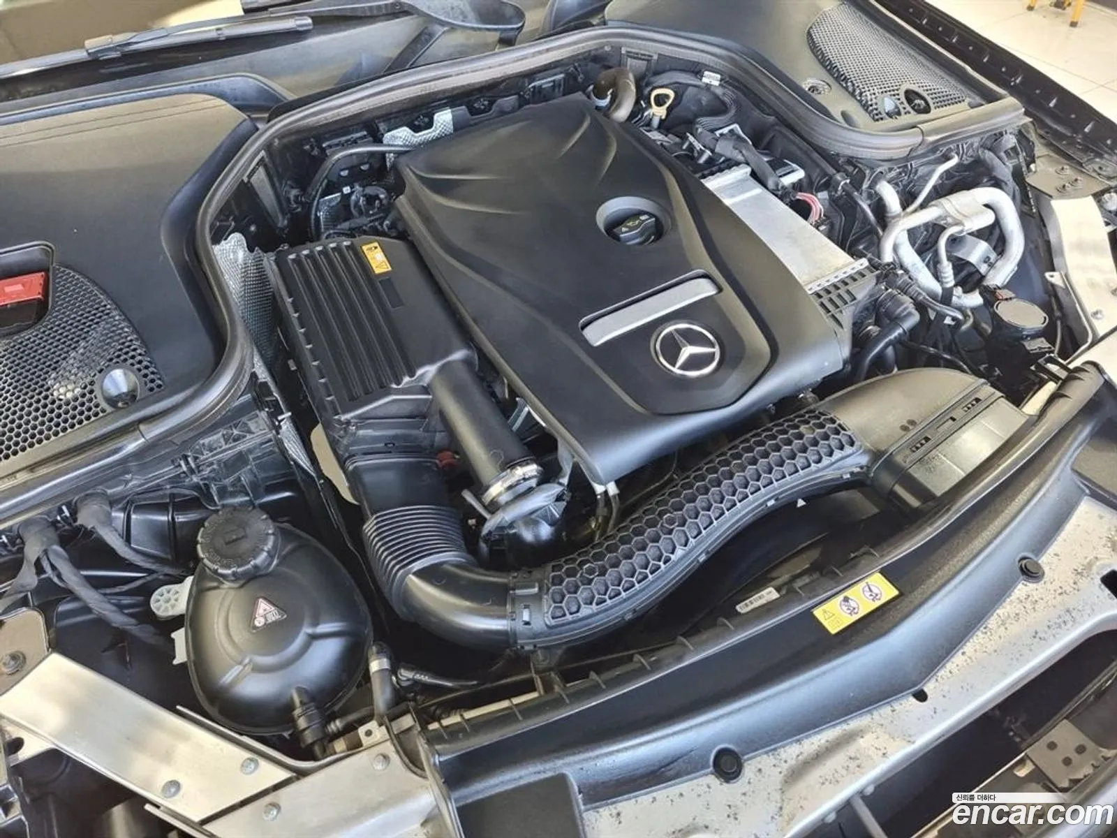 Mercedes E-Class W213 E200 Avantgarde - фотография 19210405