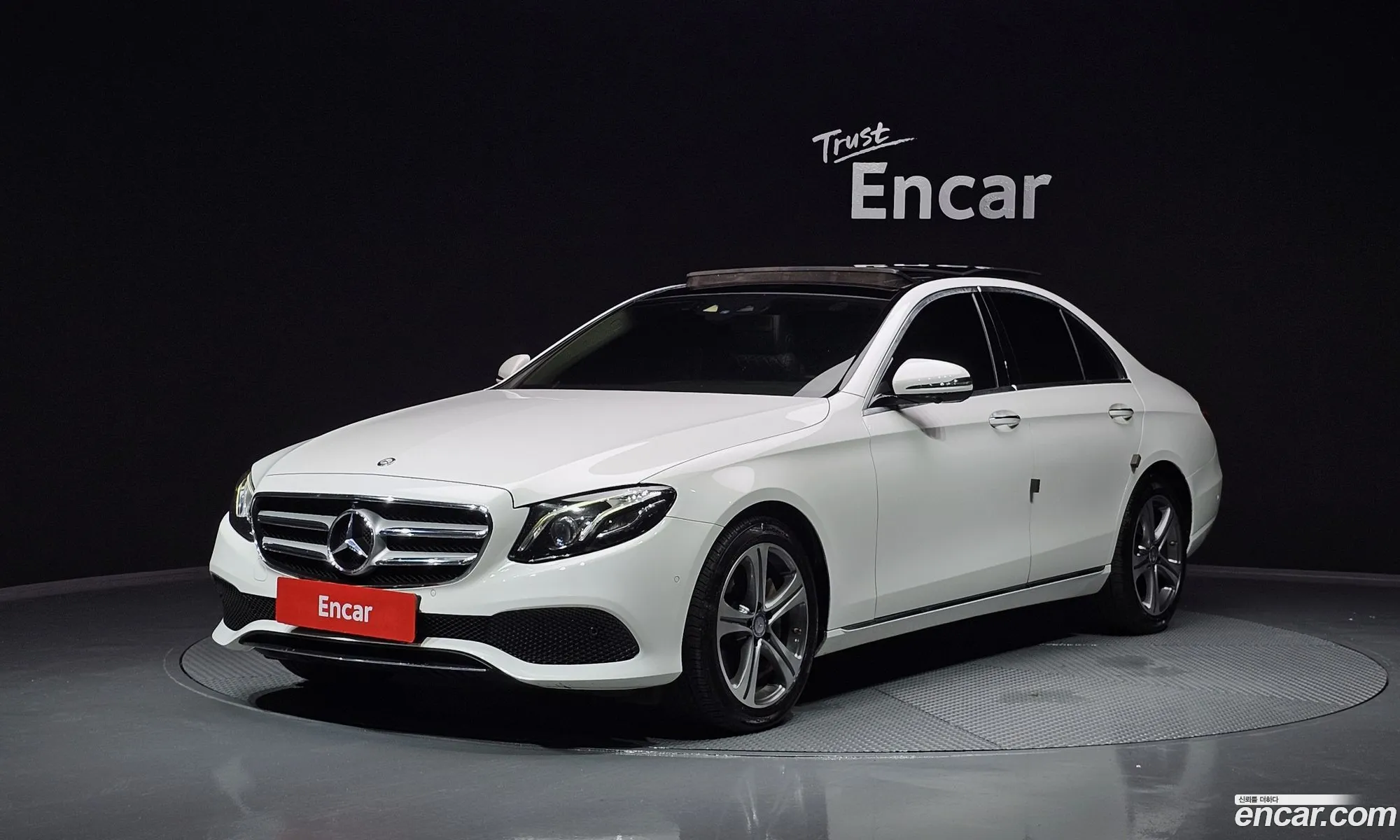 Mercedes E-Class W213 E300 4Matic Avant Garde - фотография 19210376