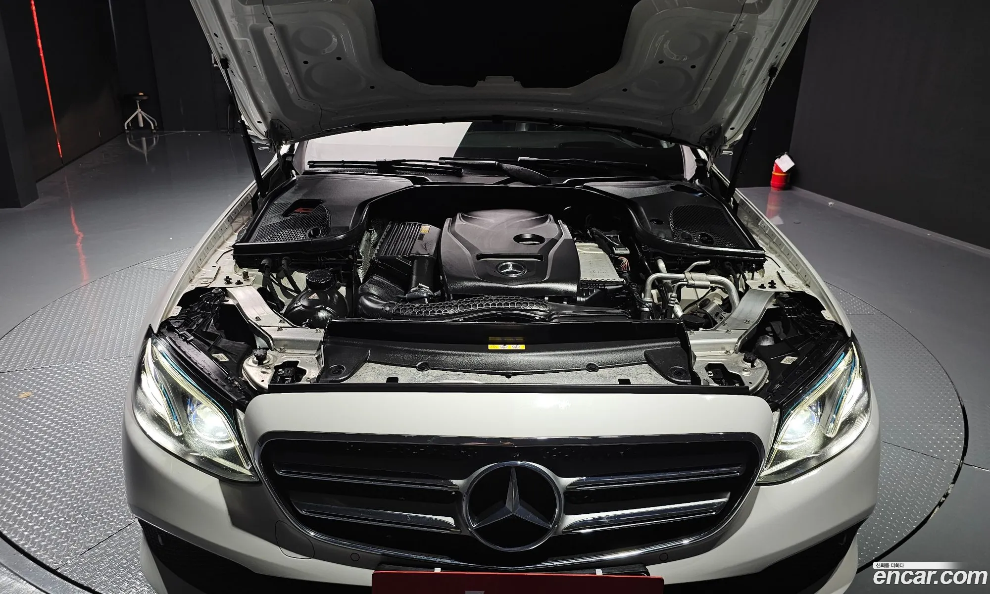 Mercedes E-Class W213 E300 4Matic Avant Garde - фотография 19210381