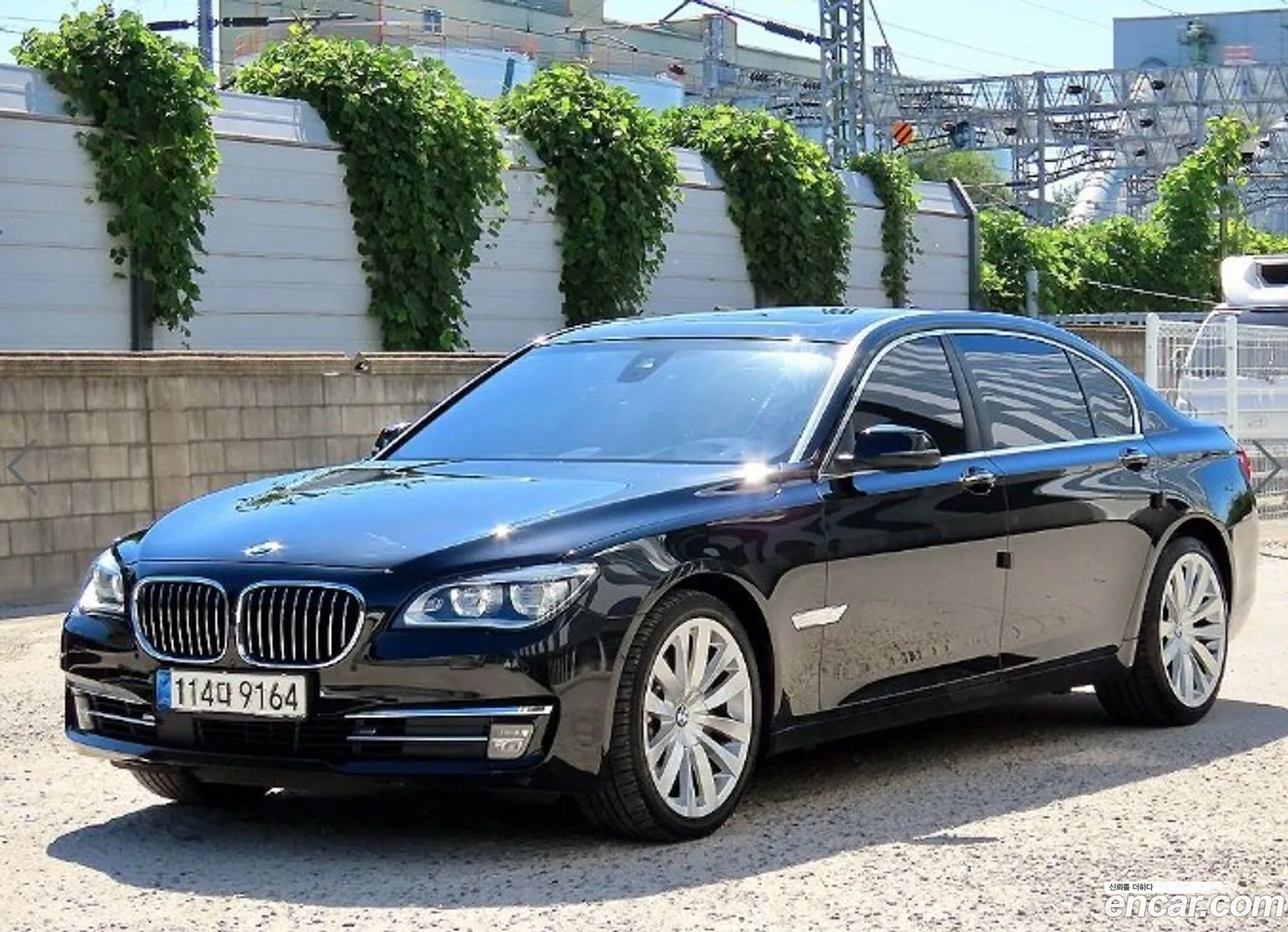 BMW 7 Series F01 750Li xDrive Individual - фотография 12310949