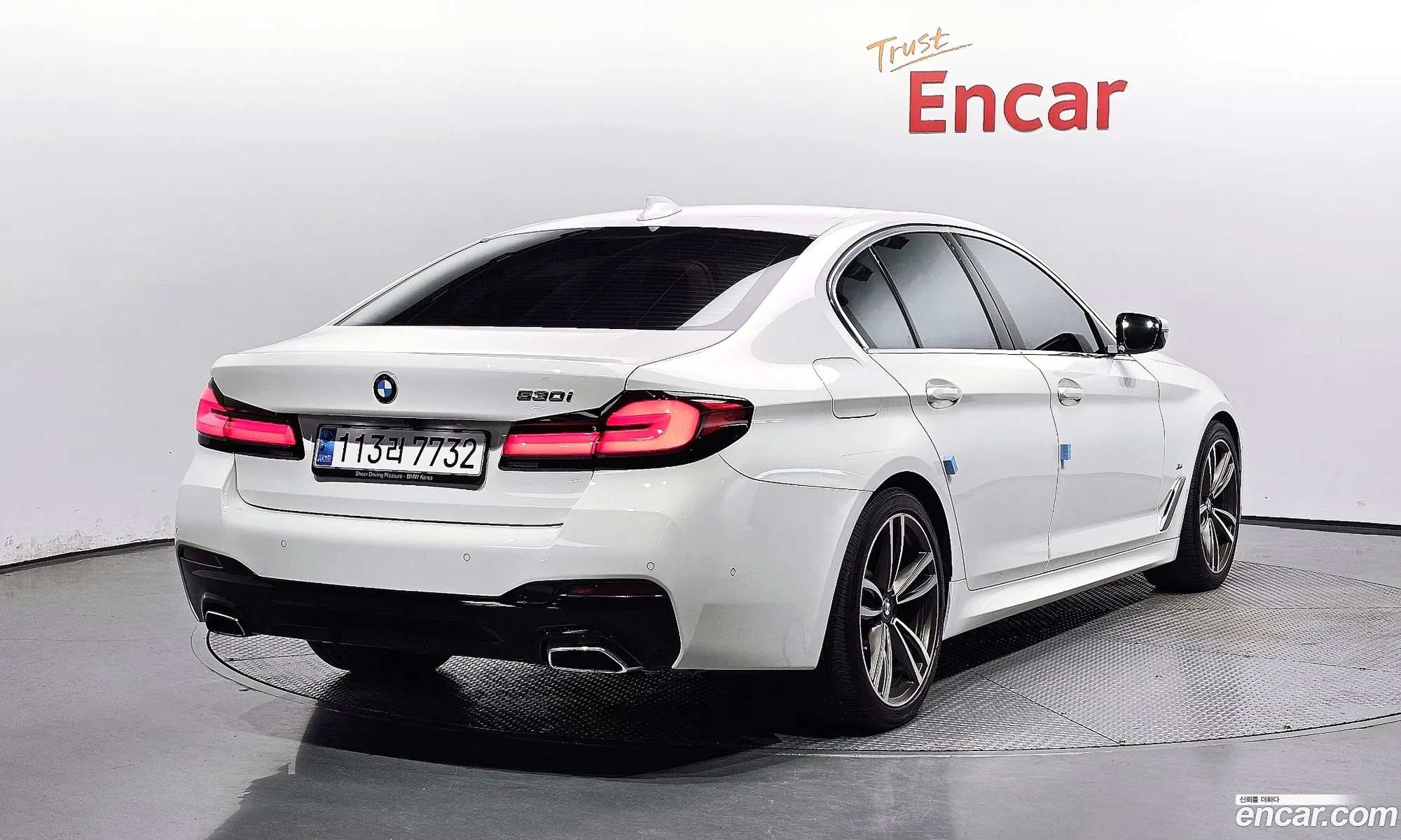 BMW 5 Series G30 520I Luxury - фотография 12002026