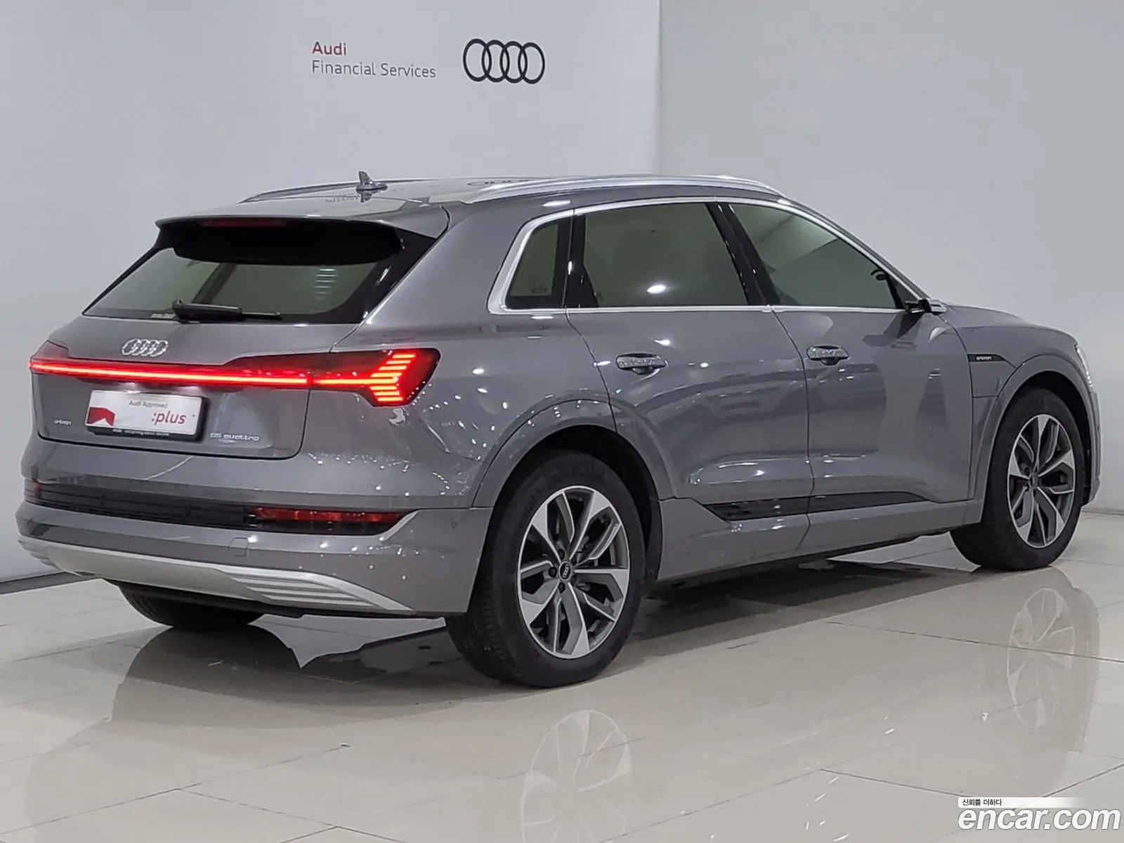 Audi E-Tron 55 Quattro - фотография 997432